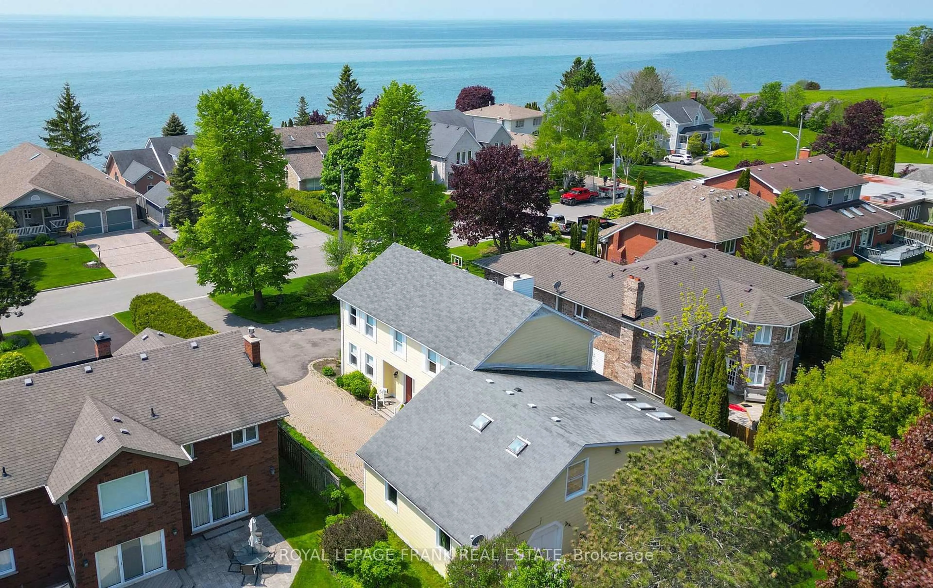A pic from outside/outdoor area/front of a property/back of a property/a pic from drone, unknown for 40 Tremaine Terr, Cobourg Ontario K9A 5A8