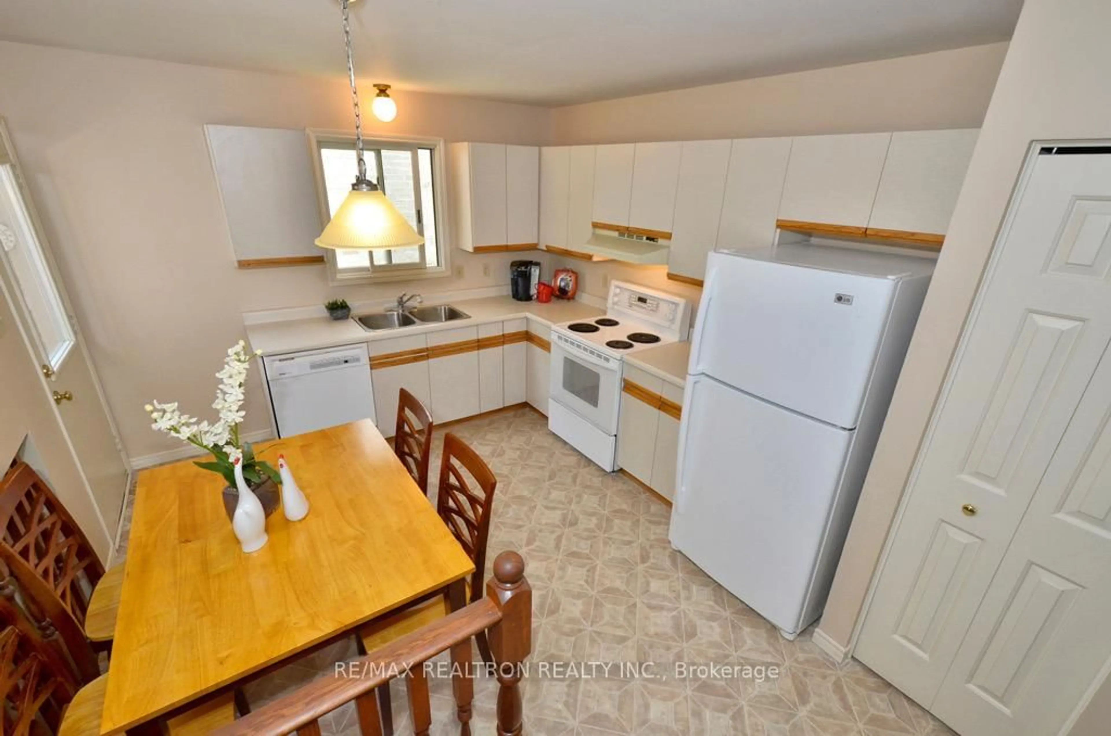Standard kitchen, unknown for 14 Brandy Lane Rd, London North Ontario N6G 4S3