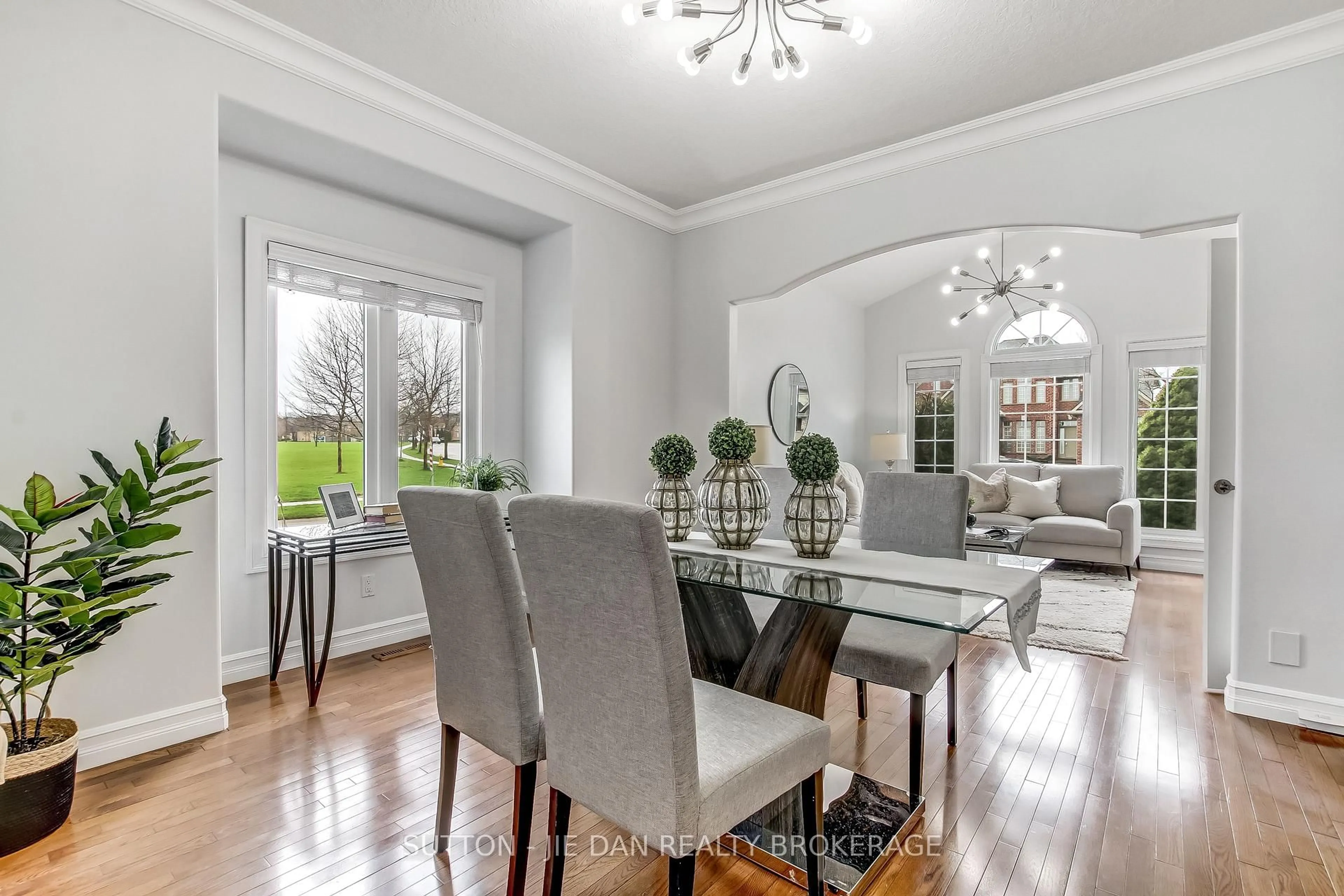 Dining room, wood/laminate floor for 328 Plane Tree Dr, London North Ontario N6G 5J4