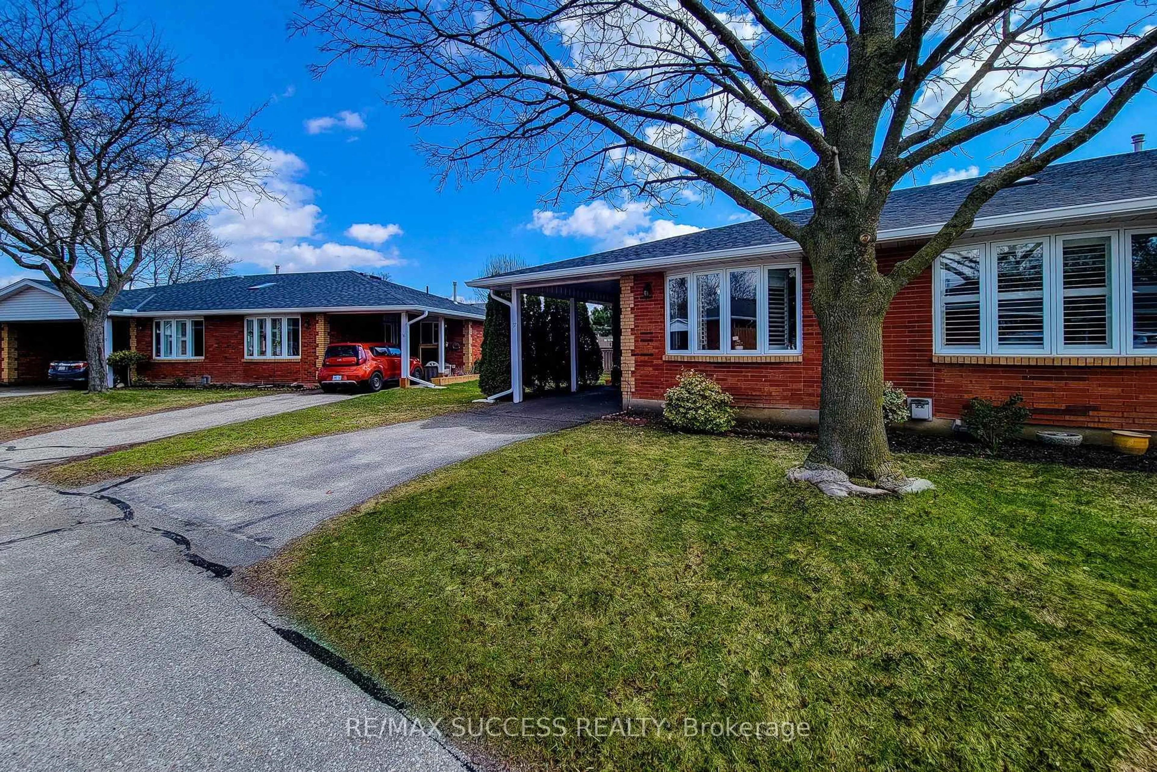 A pic from outside/outdoor area/front of a property/back of a property/a pic from drone, street for 1030 Colborne St #37, Brantford Ontario N3S 3T6