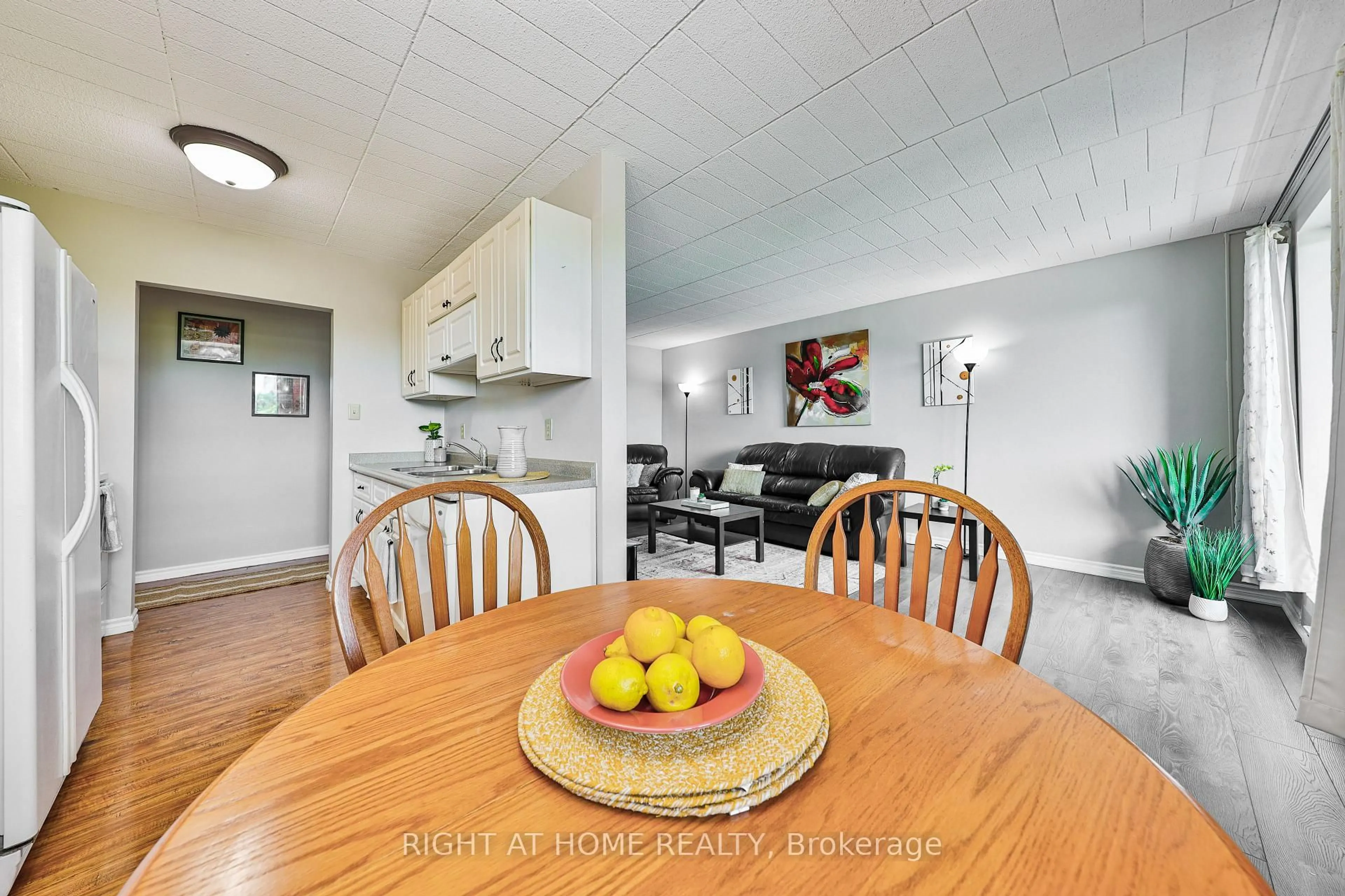 Unknown for 29 West Ave #411, Kitchener Ontario N2M 5E4