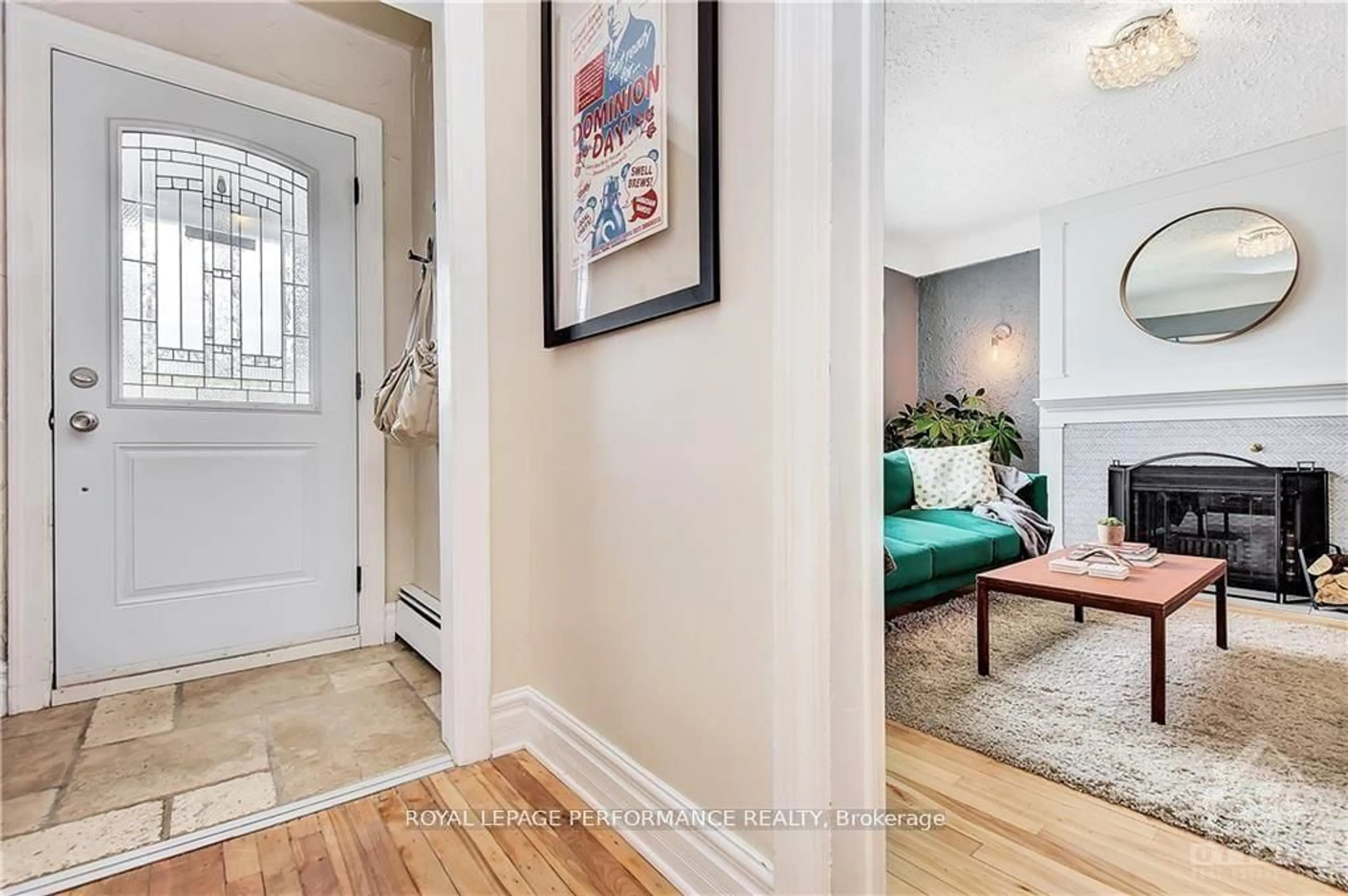 Indoor entryway for 48 HAWTHORNE Ave, Ottawa Ontario K1S 0B1