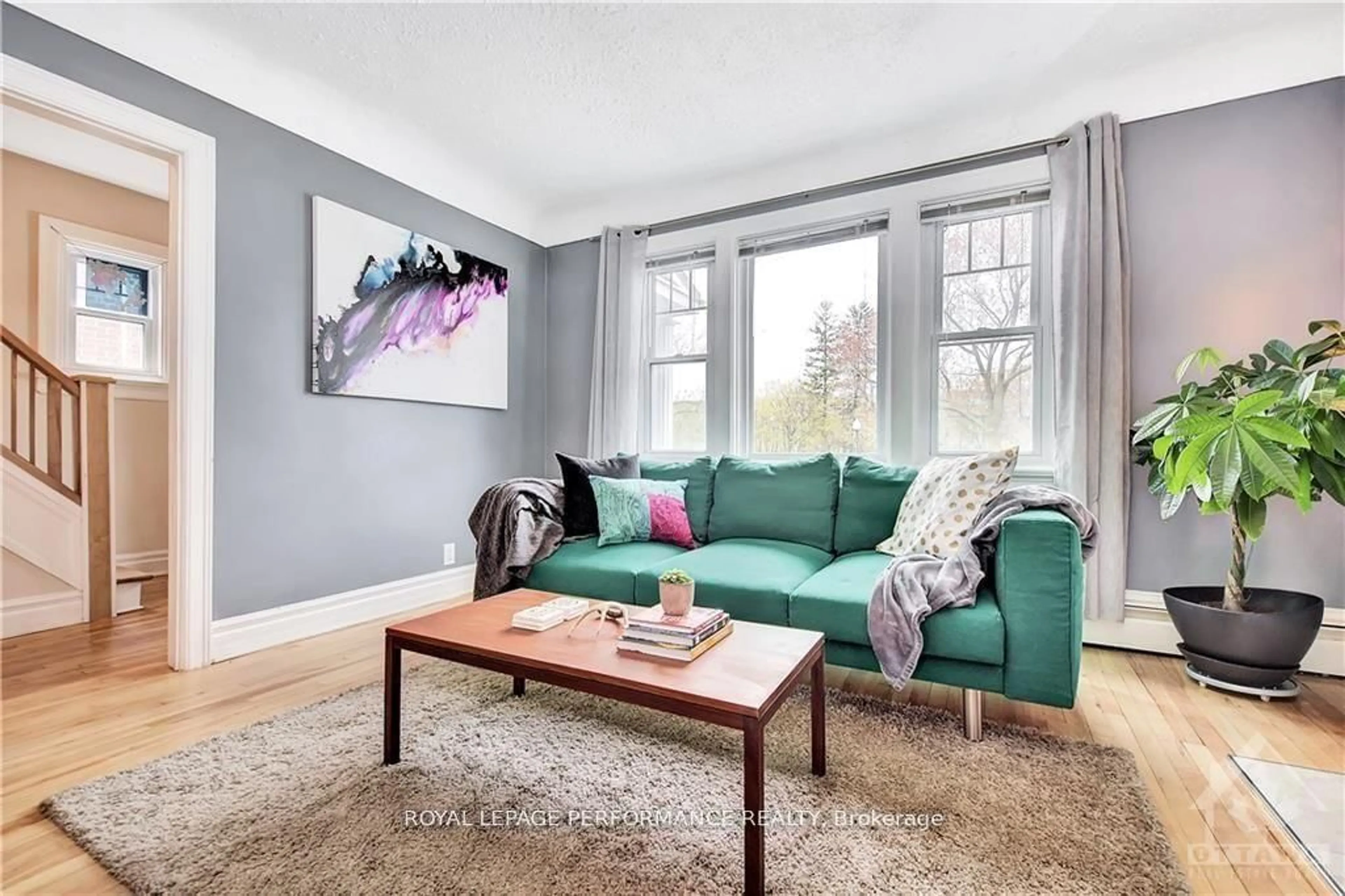 Living room with furniture, unknown for 48 HAWTHORNE Ave, Ottawa Ontario K1S 0B1