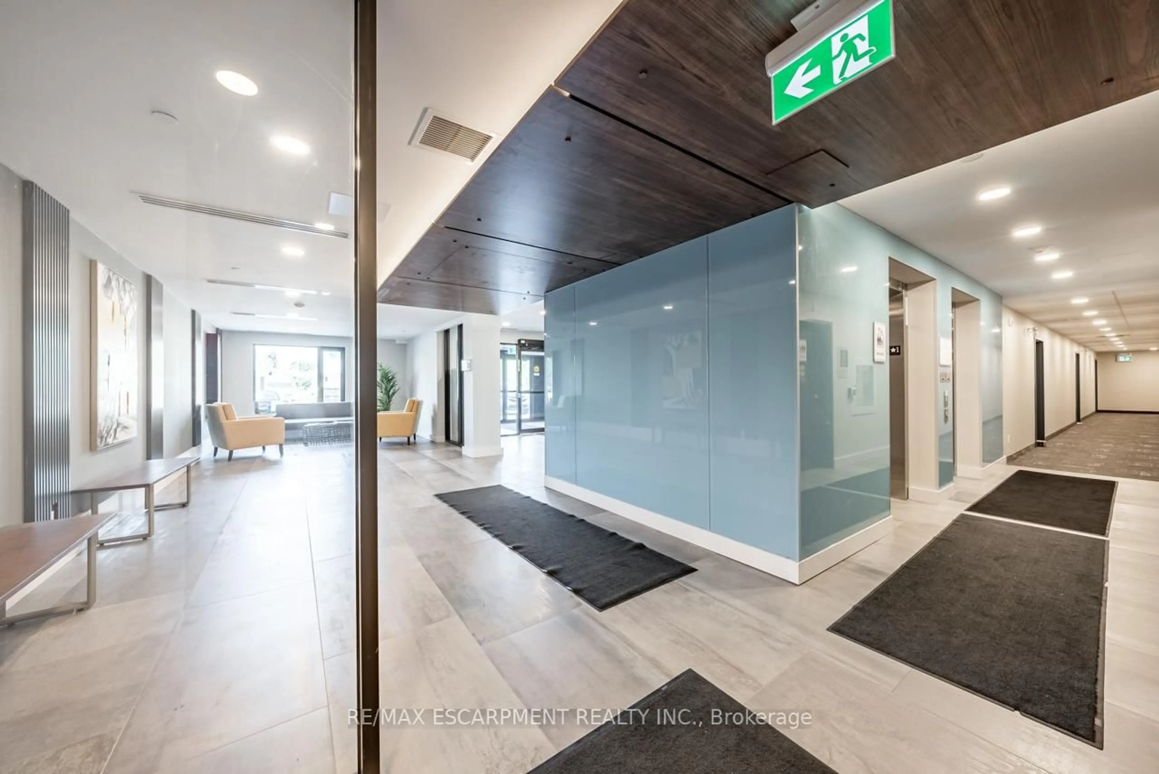 Indoor foyer for 64 Main St #409, Haldimand Ontario N0A 1H0