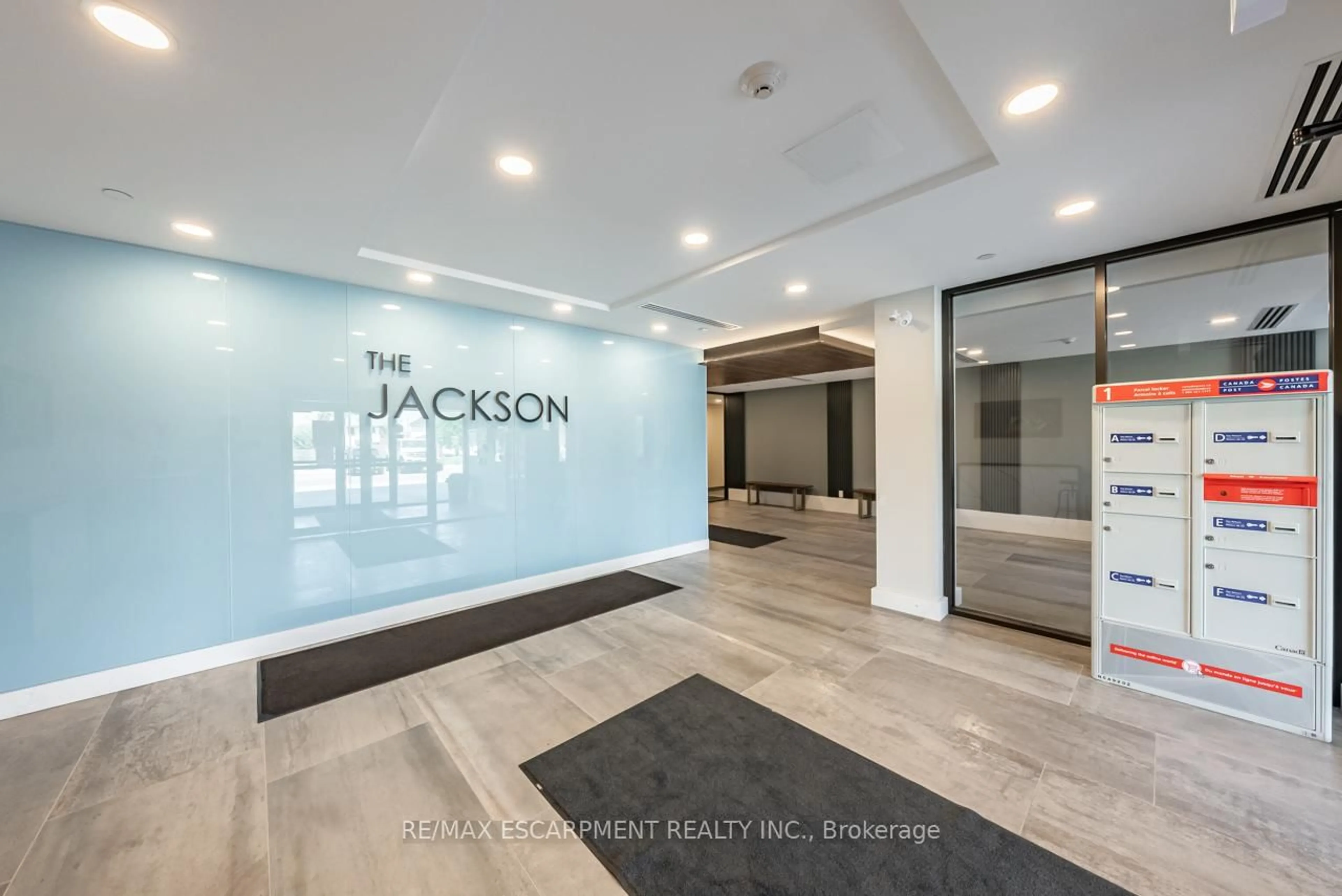 Indoor foyer for 64 Main St #409, Haldimand Ontario N0A 1H0