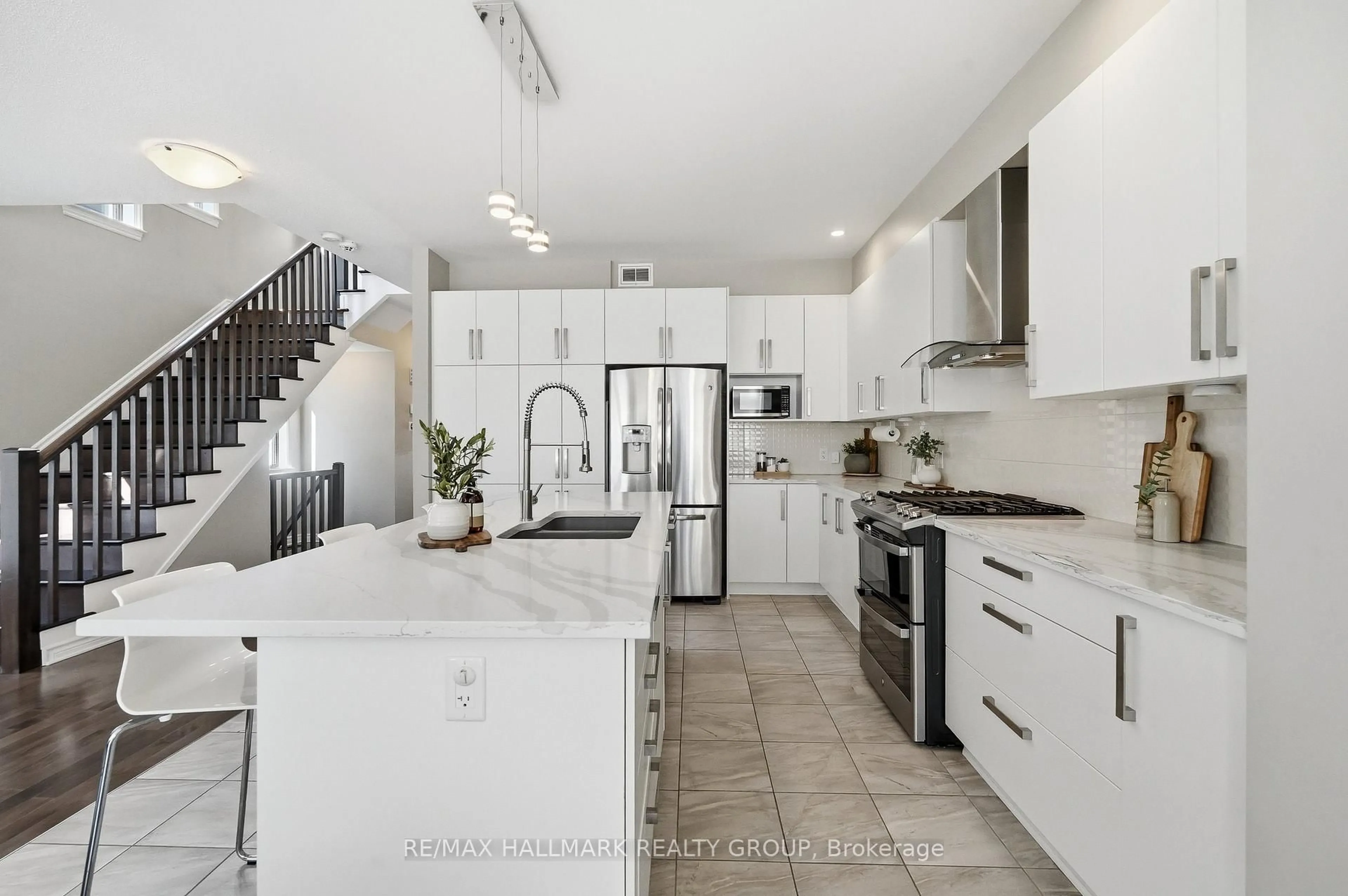 Open concept kitchen, ceramic/tile floor for 570 Baie des castors St, Ottawa Ontario K4A 0Y7