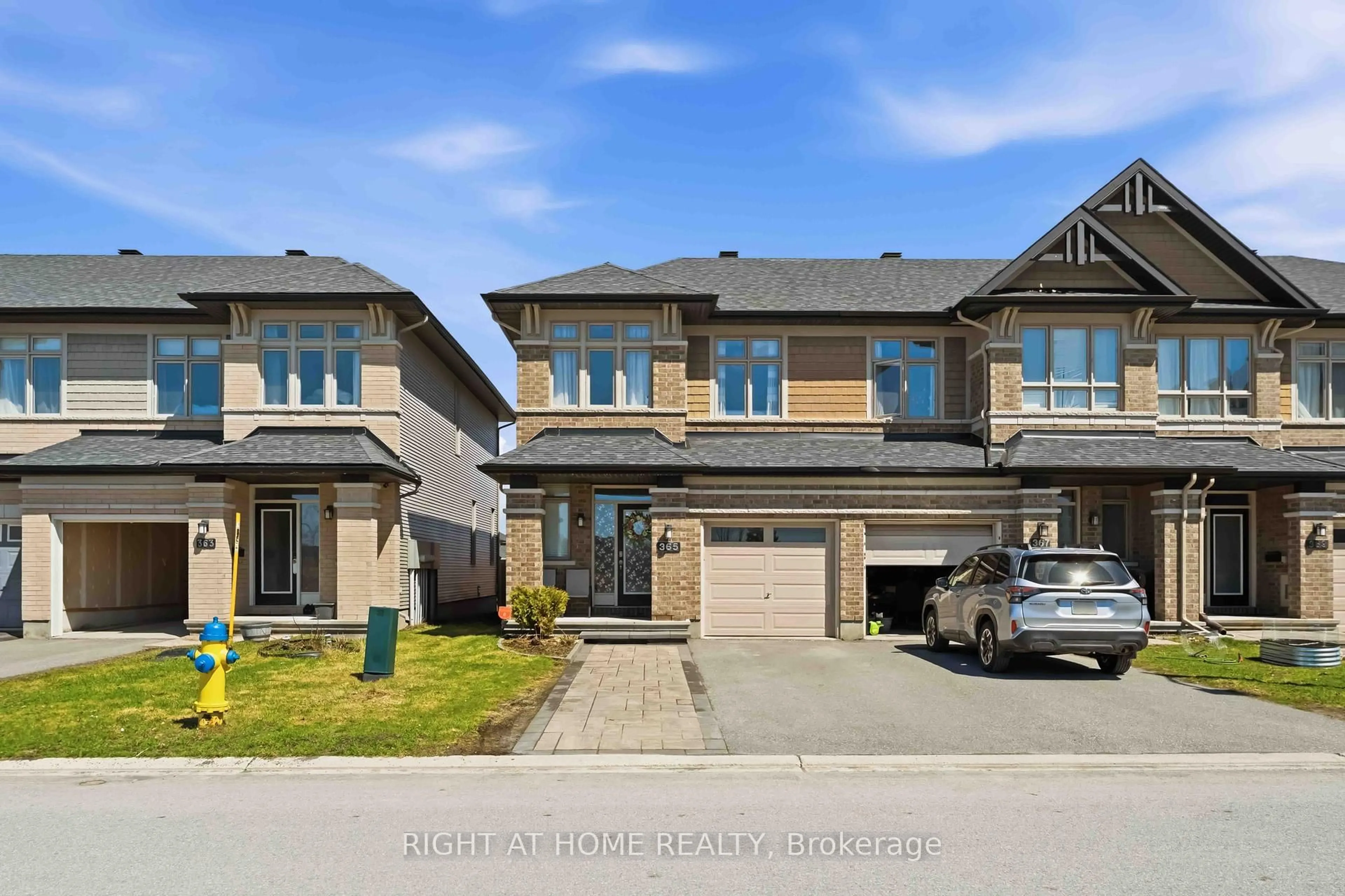 A pic from outside/outdoor area/front of a property/back of a property/a pic from drone, street for 365 Livery St, Ottawa Ontario K2V 0B4