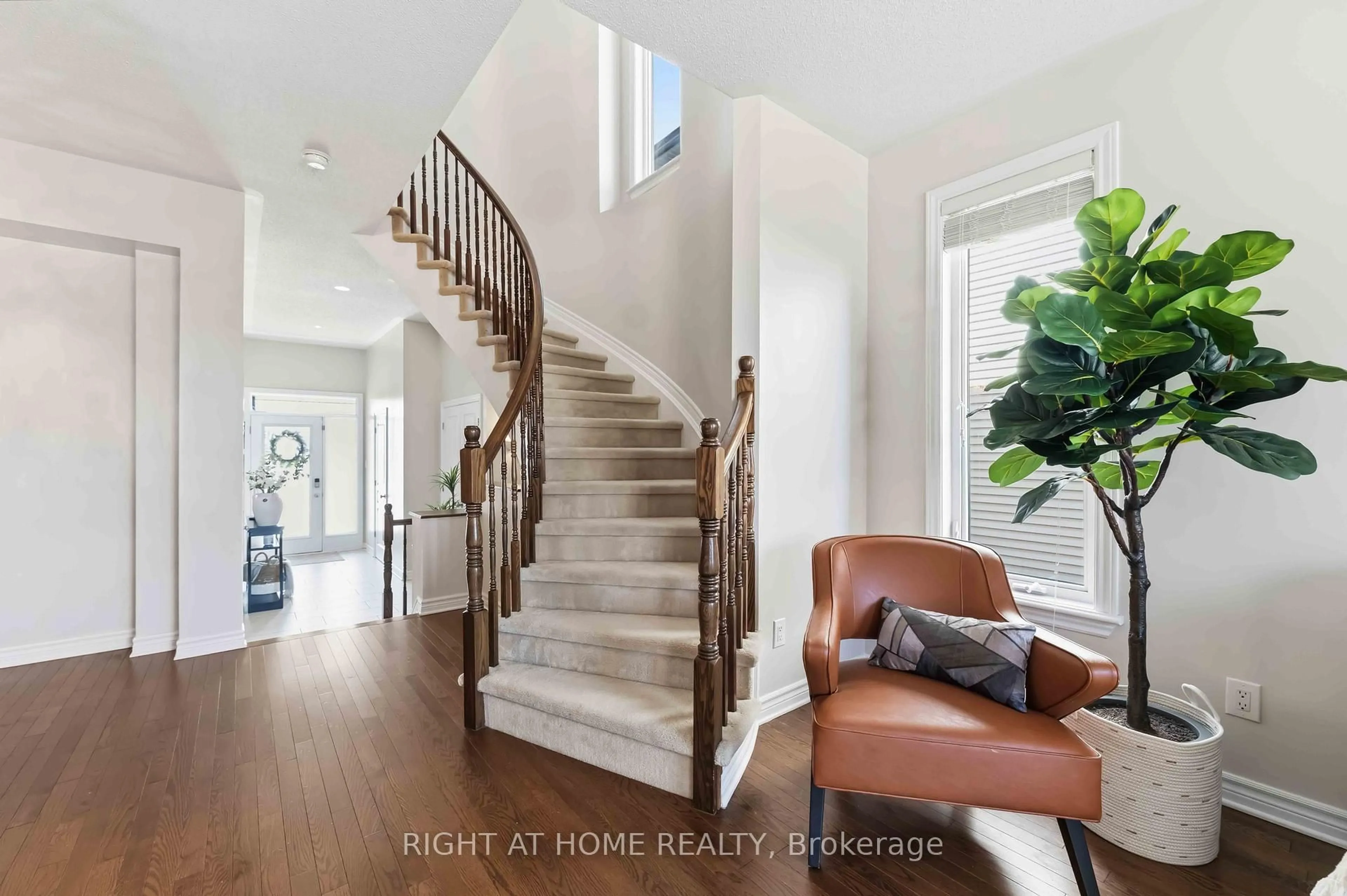 Indoor entryway for 365 Livery St, Ottawa Ontario K2V 0B4