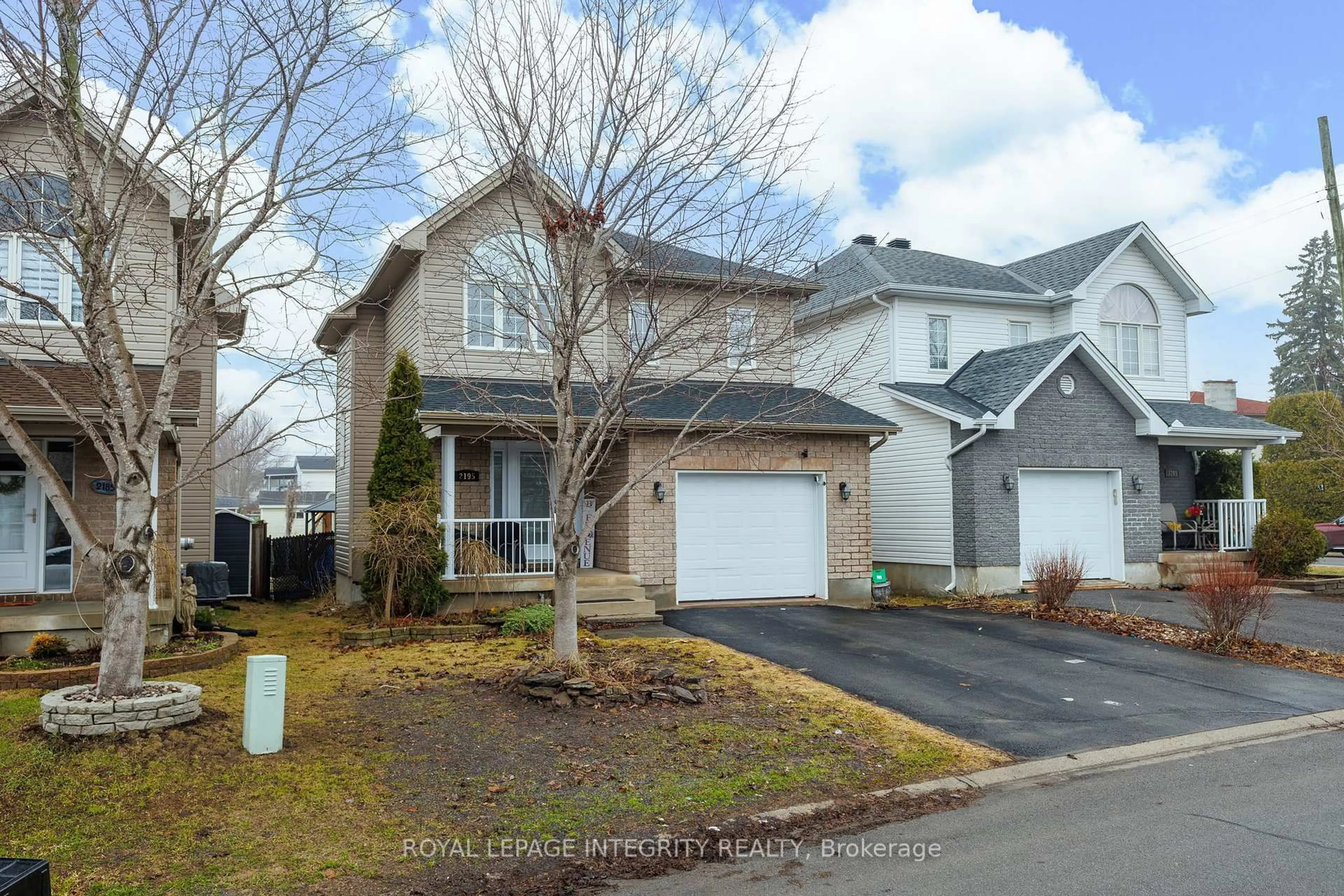 A pic from outside/outdoor area/front of a property/back of a property/a pic from drone, street for 2195 Patricia St, Clarence-Rockland Ontario K4K 1V8