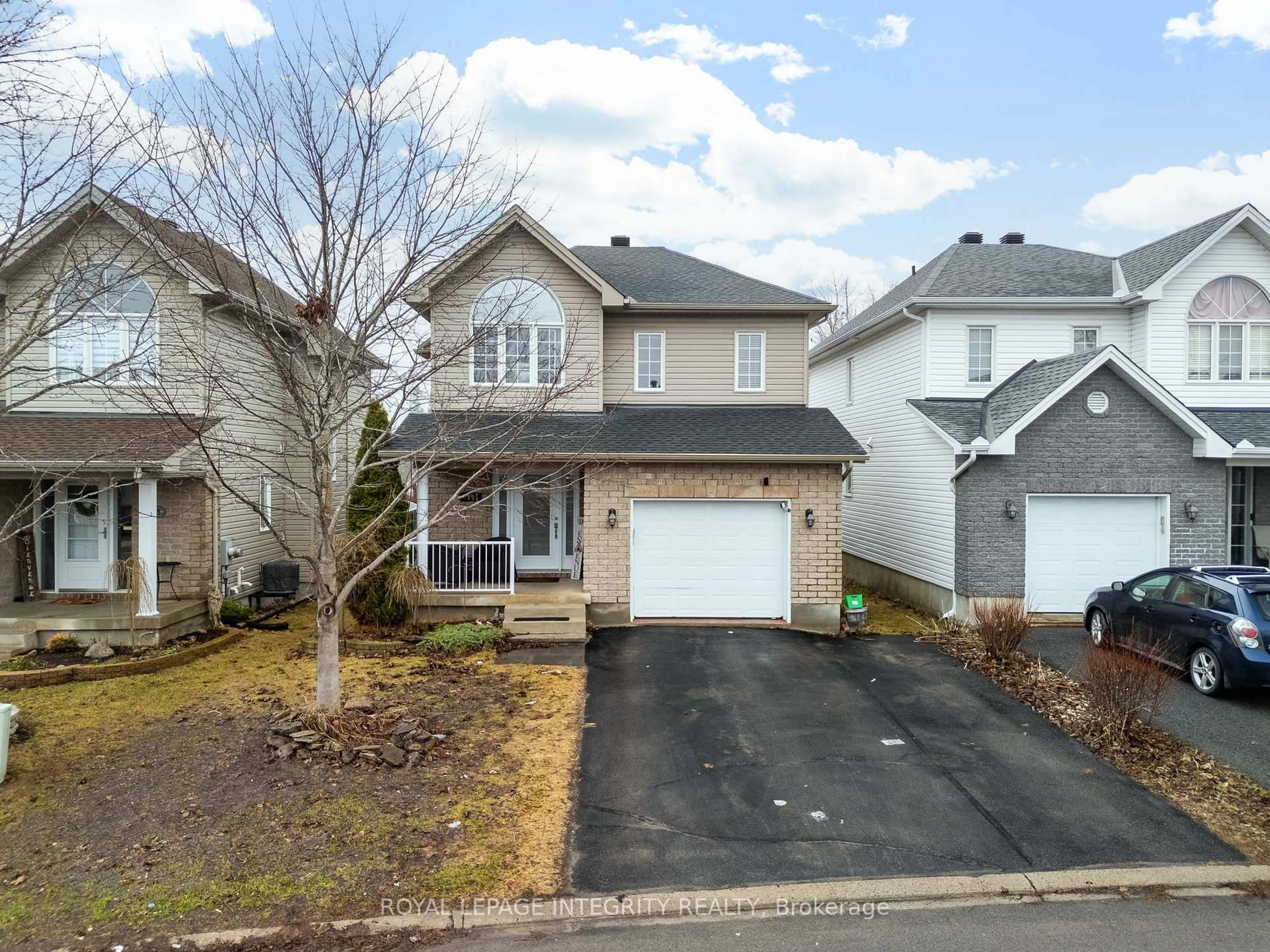 A pic from outside/outdoor area/front of a property/back of a property/a pic from drone, street for 2195 Patricia St, Clarence-Rockland Ontario K4K 1V8