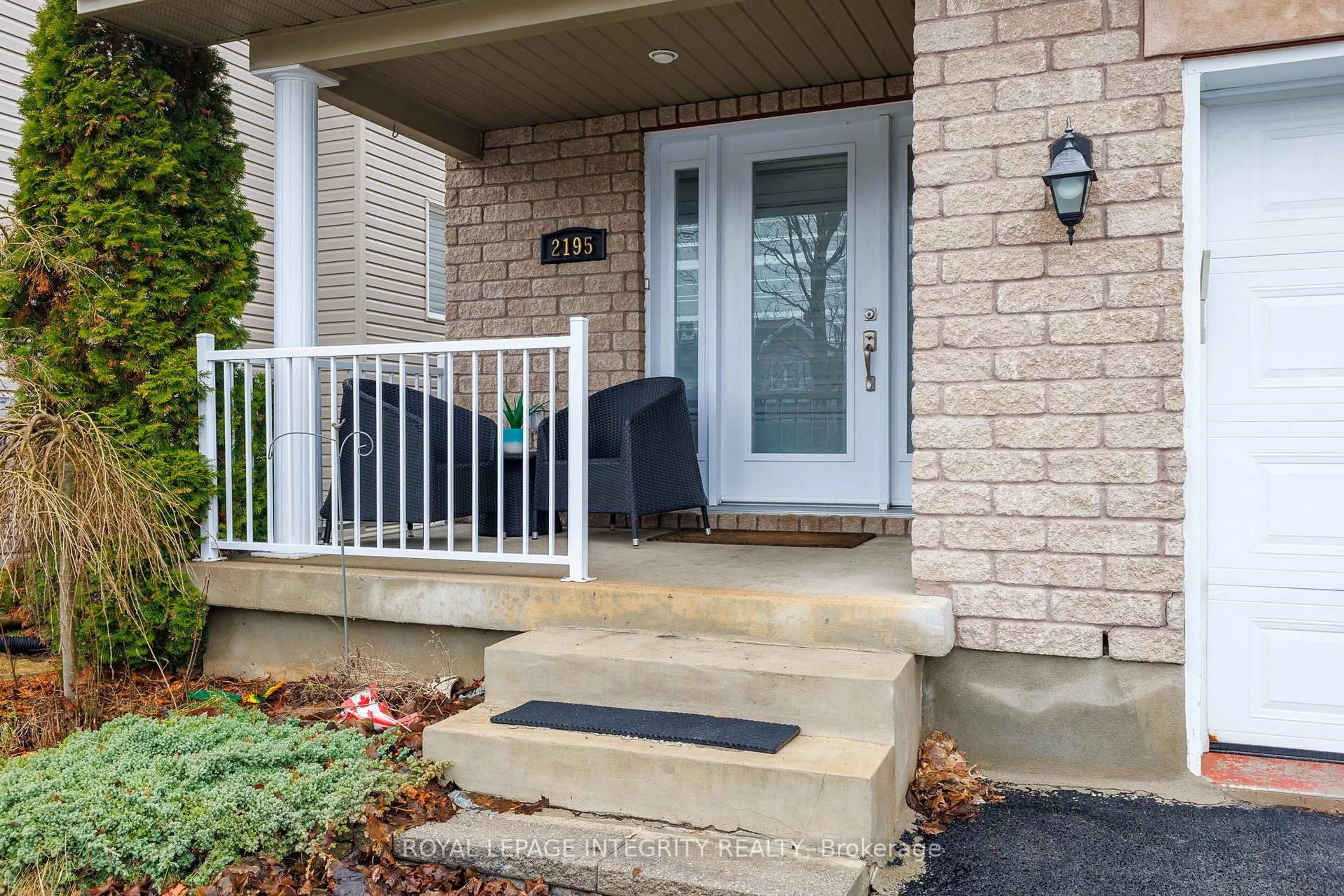 Indoor entryway for 2195 Patricia St, Clarence-Rockland Ontario K4K 1V8