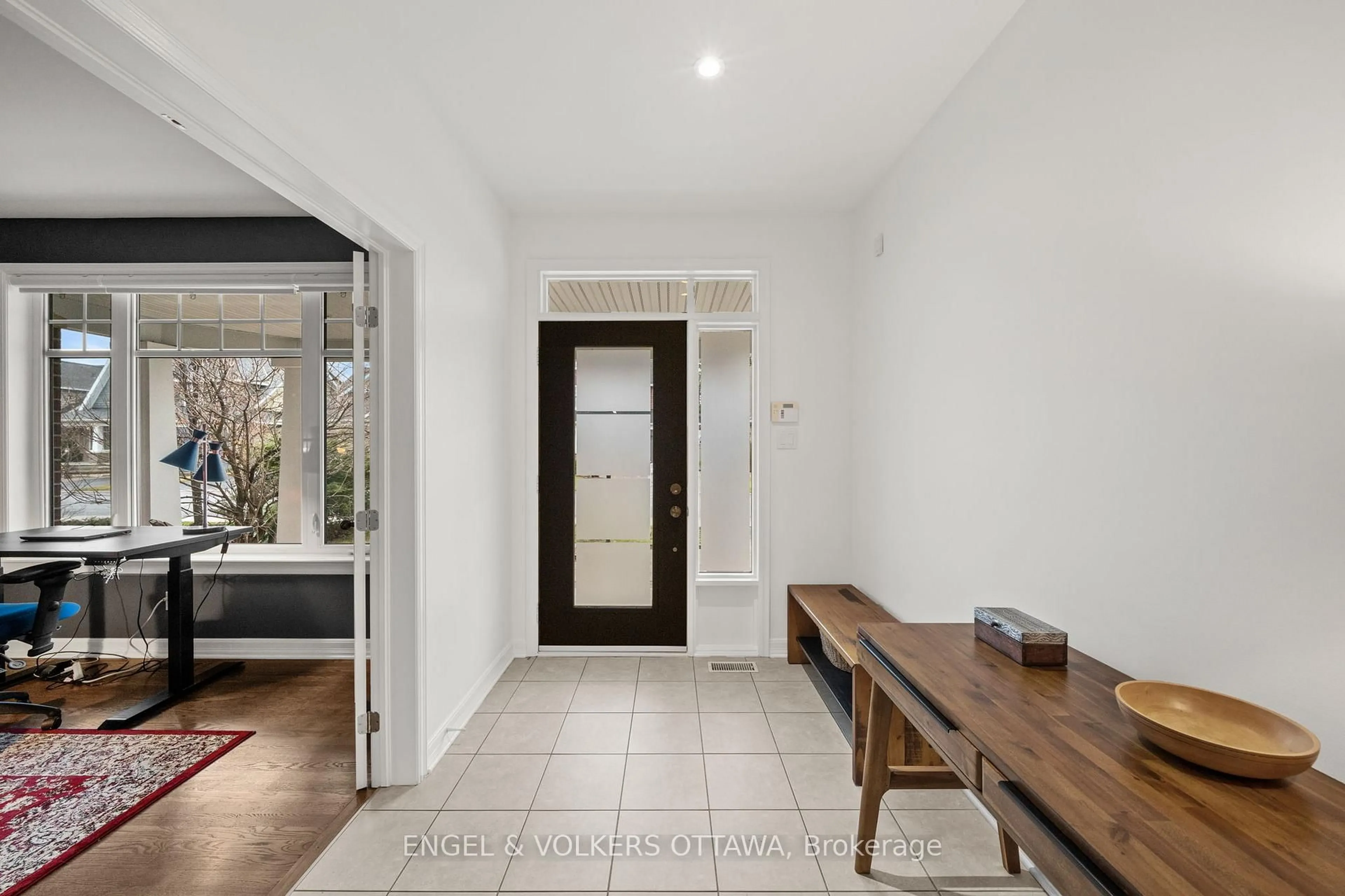 Indoor entryway for 566 ERINWOODS Circ, Ottawa Ontario K2J 5M8