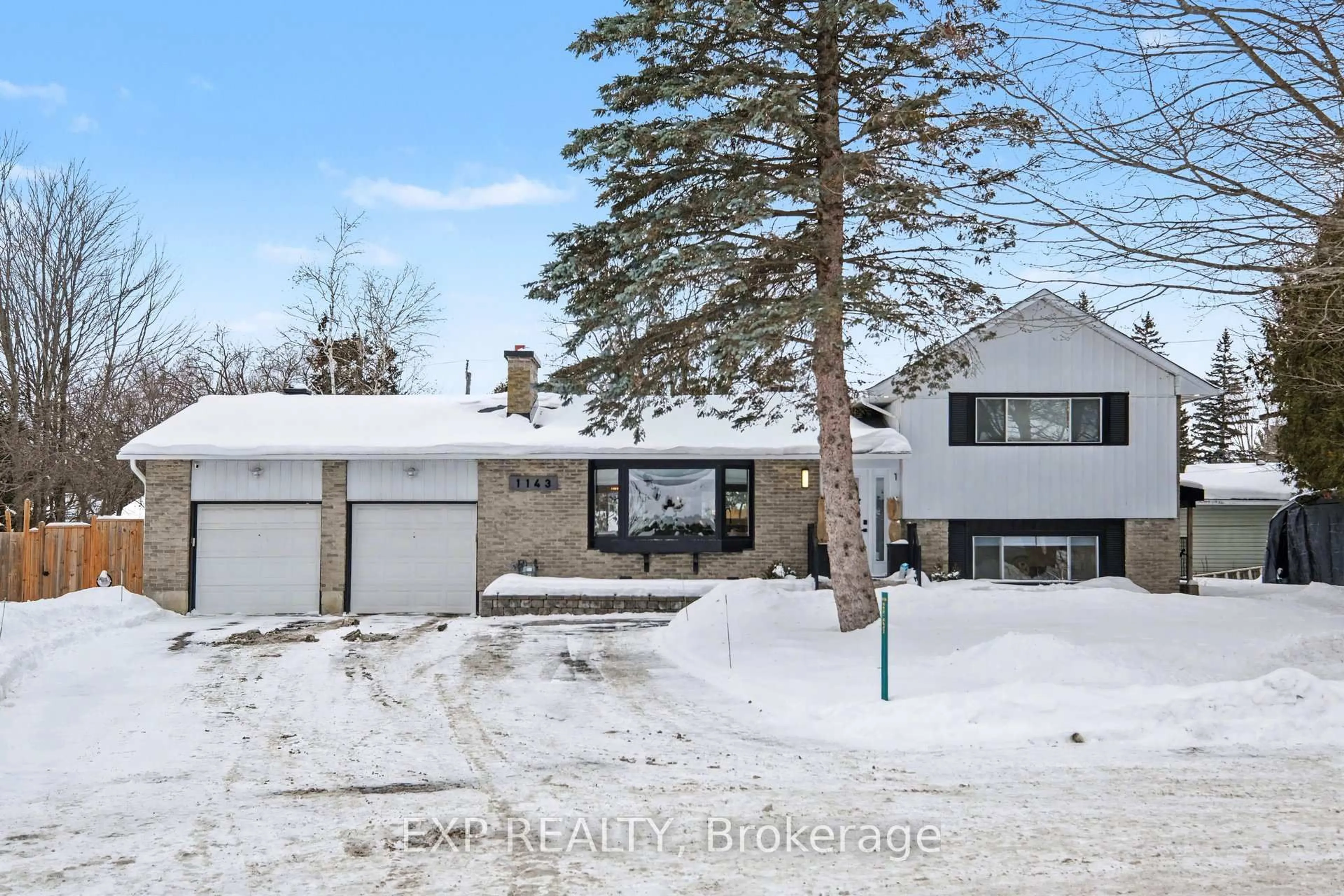 A pic from outside/outdoor area/front of a property/back of a property/a pic from drone, street for 1143 Jean Park Rd, Manotick Ontario K4M 1E4