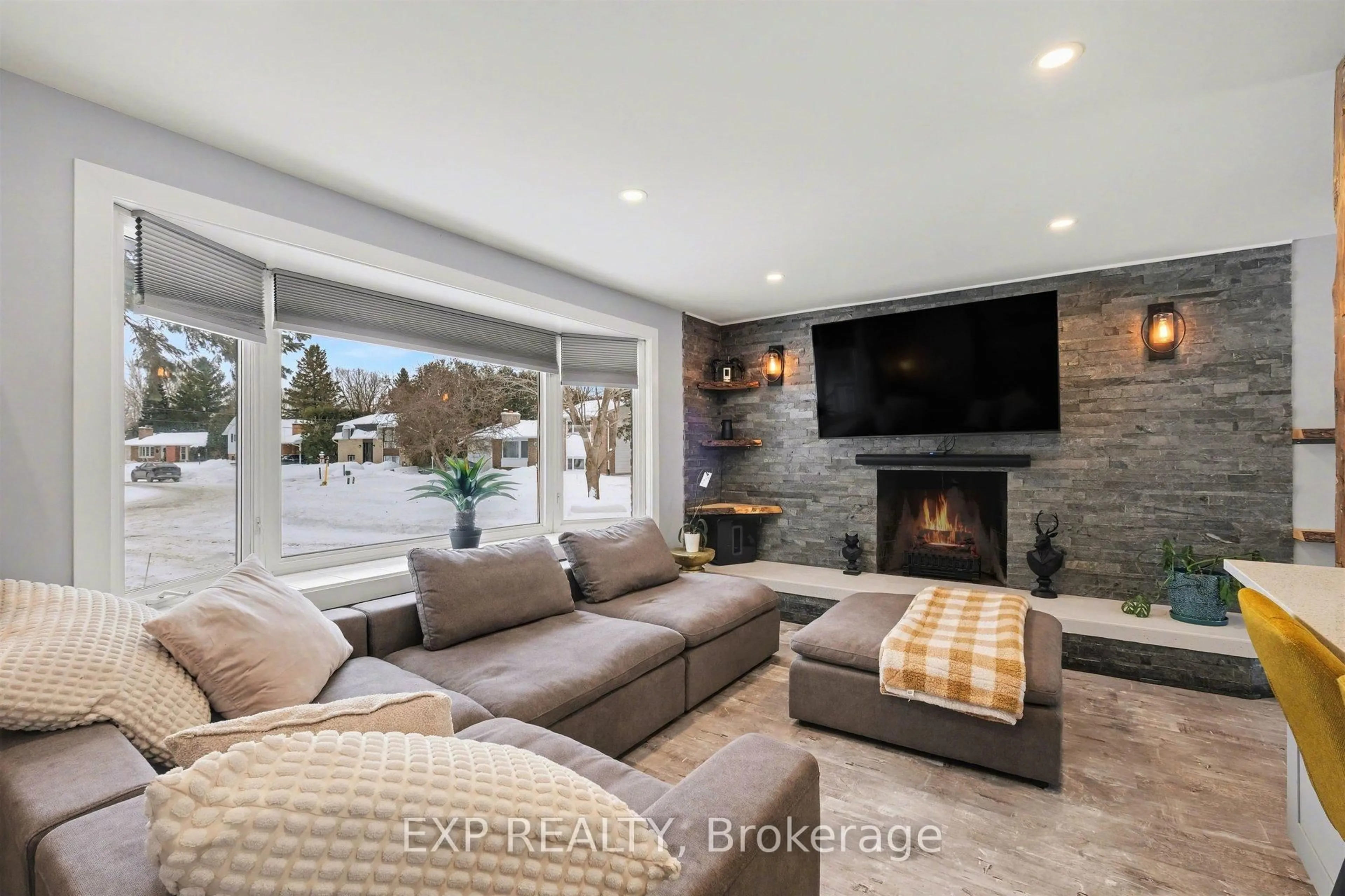 Living room with furniture, unknown for 1143 Jean Park Rd, Manotick Ontario K4M 1E4