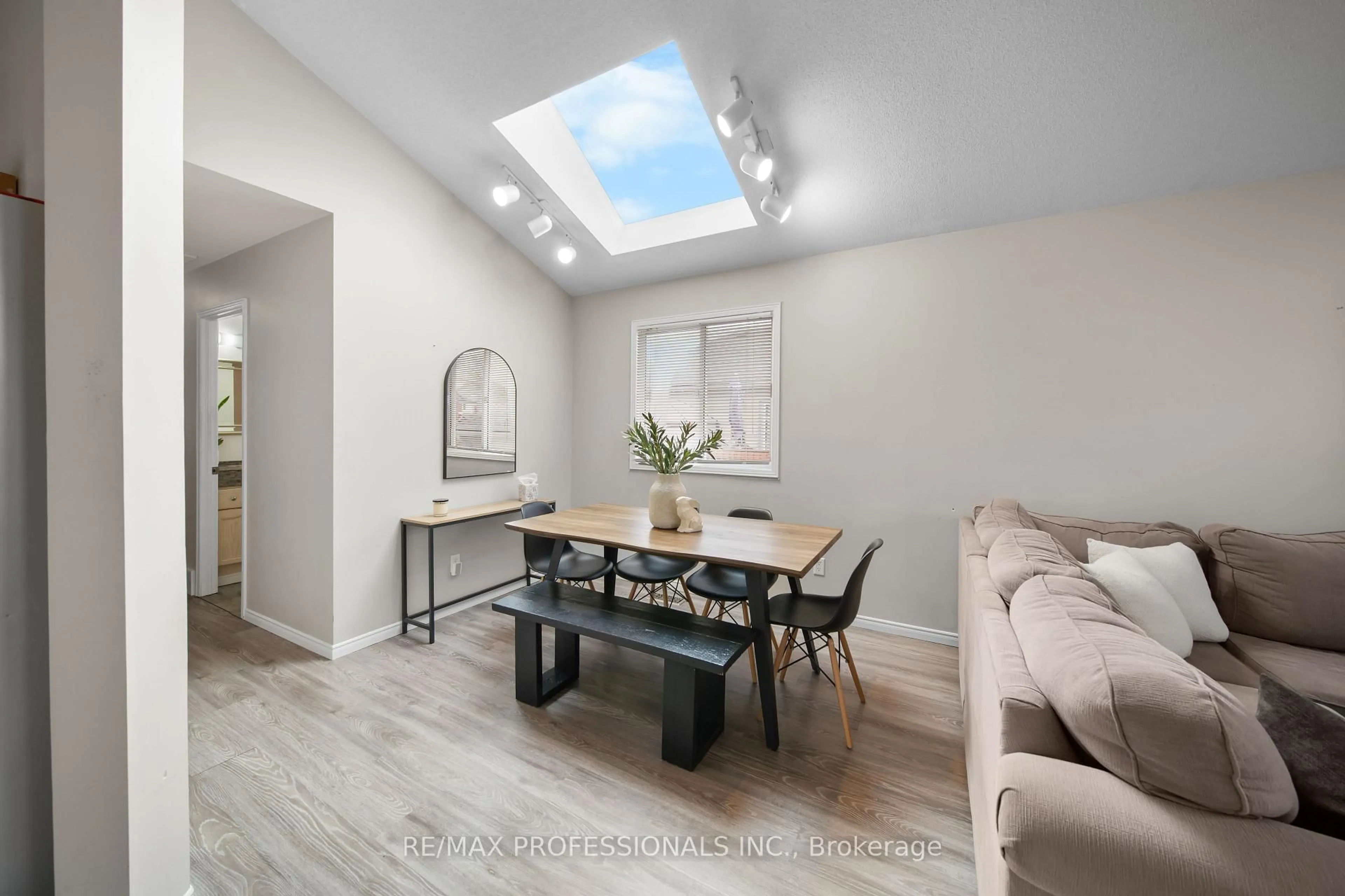 Unknown for 522 Trico Dr, Cambridge Ontario N3H 5M5