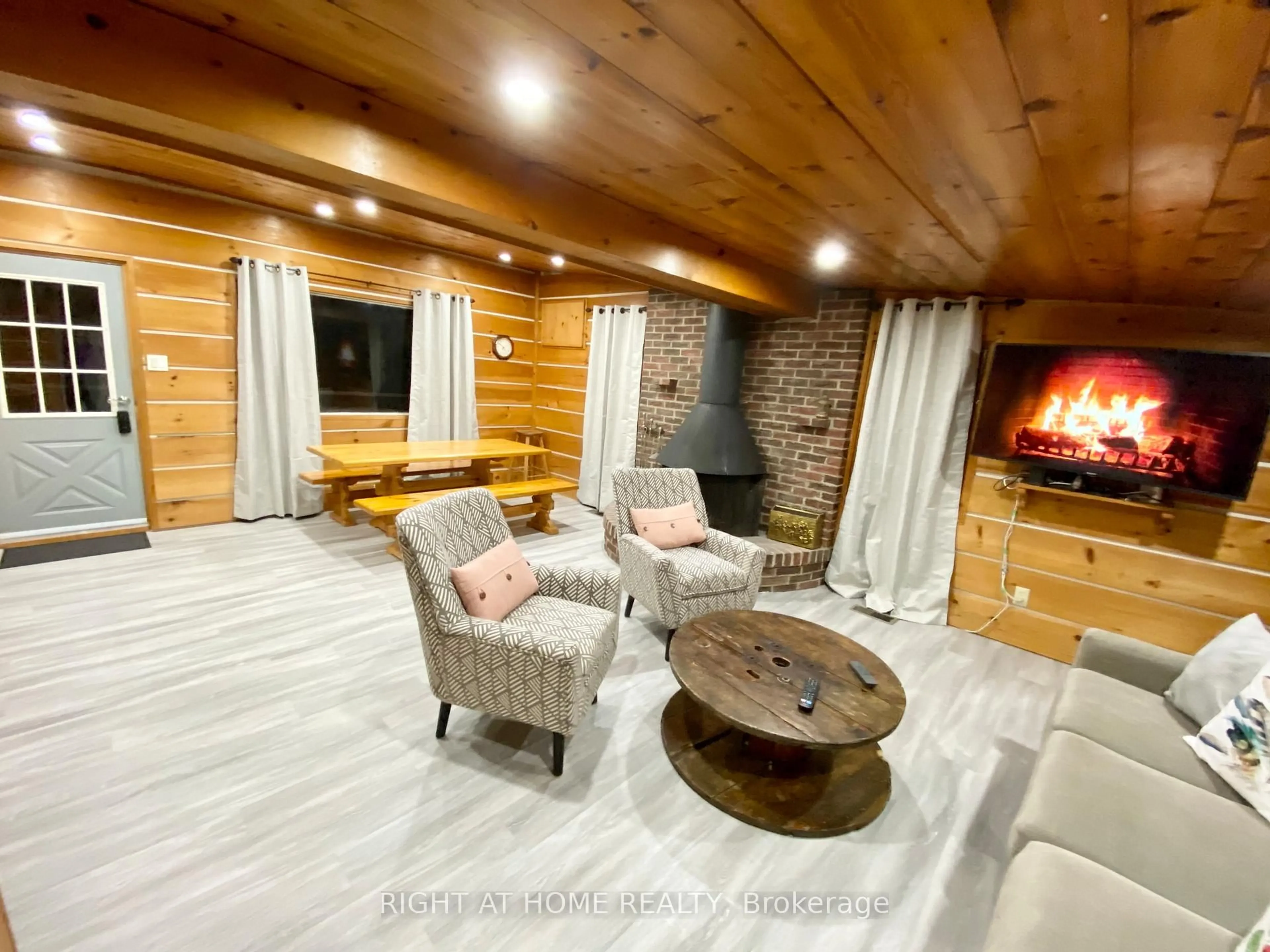 Living room with furniture, wood/laminate floor for 108 Settlers Way, Blue Mountains Ontario L9Y 0N9