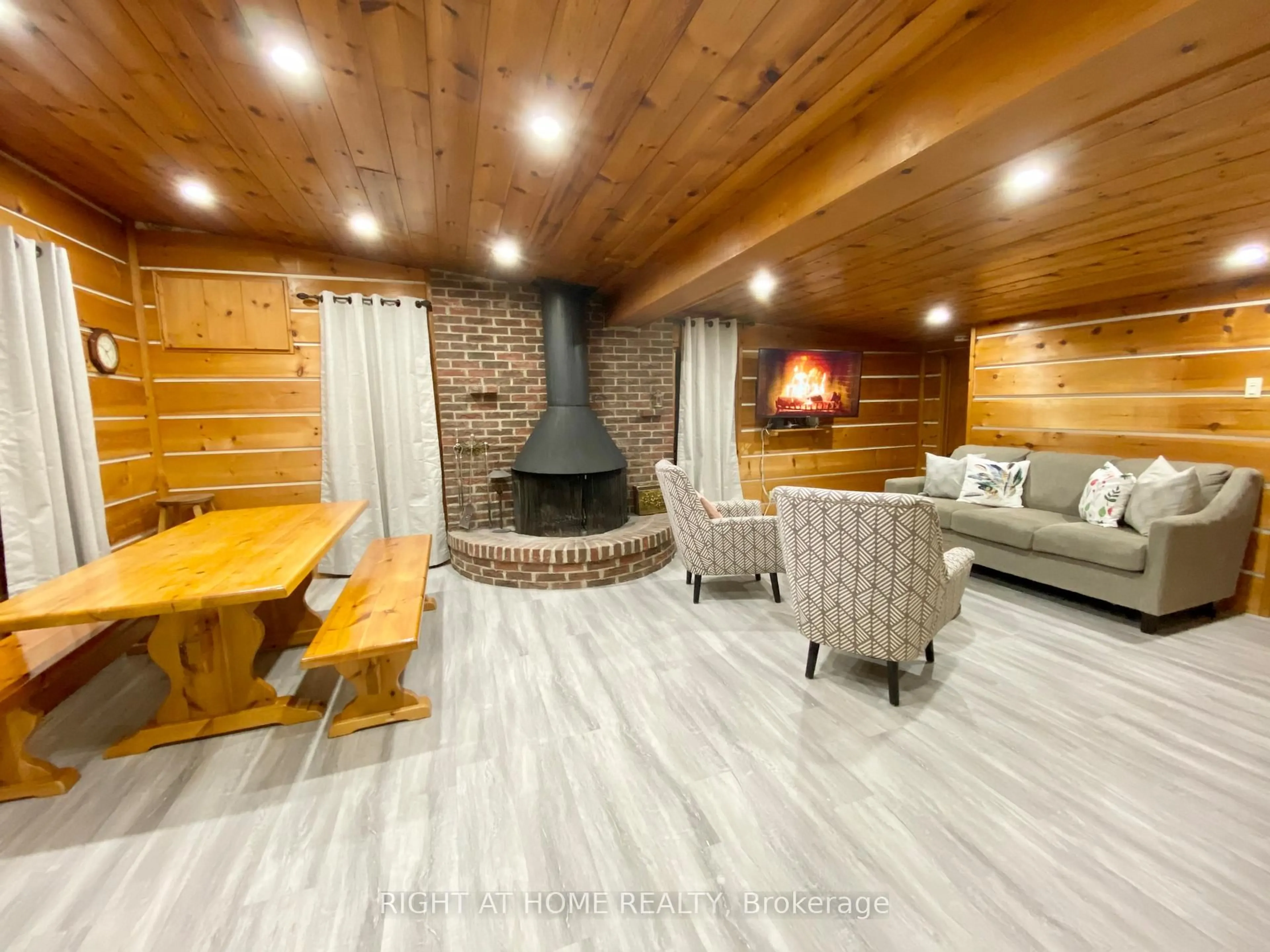 Living room with furniture, wood/laminate floor for 108 Settlers Way, Blue Mountains Ontario L9Y 0N9