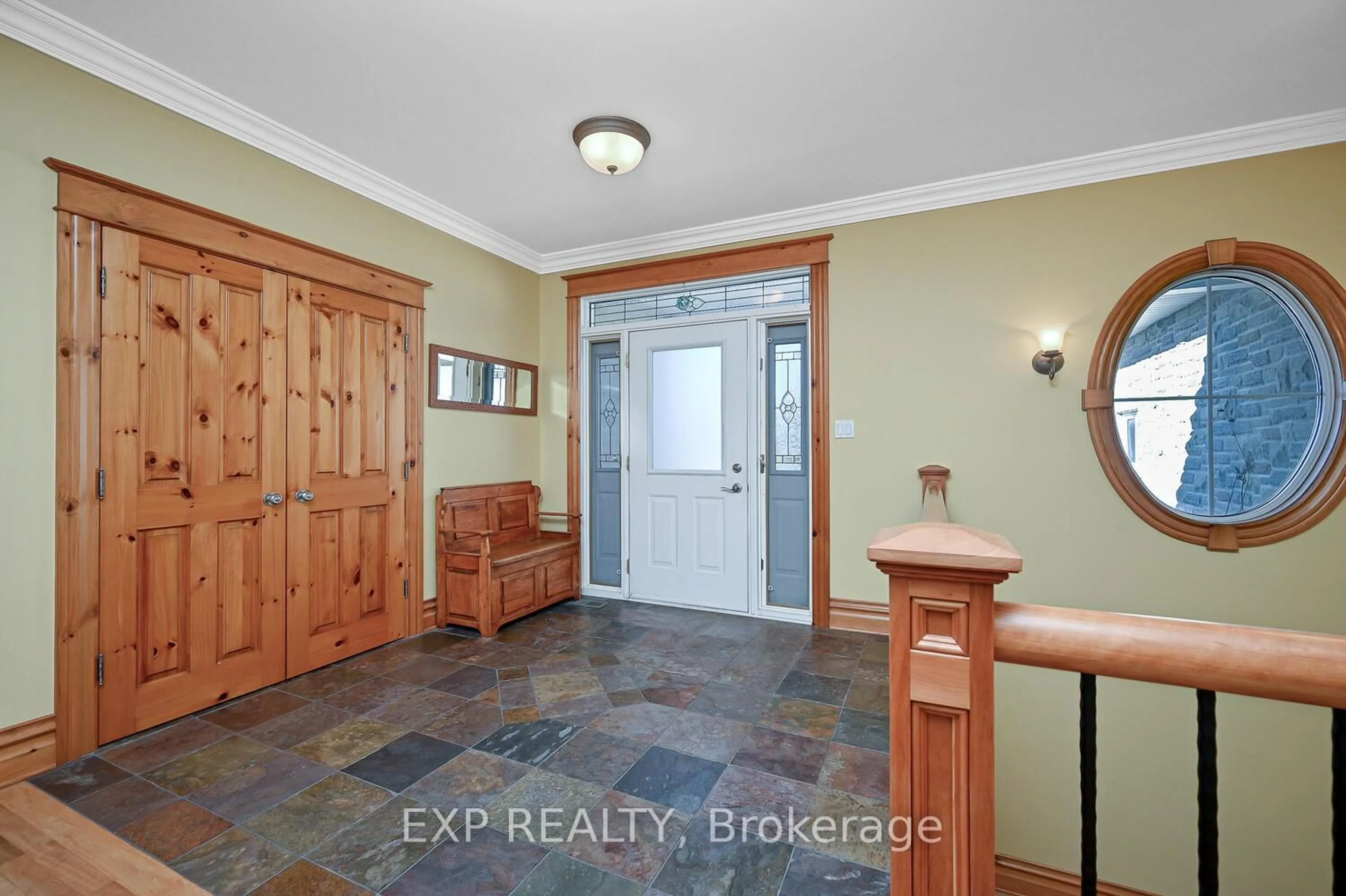 Indoor entryway for 415 Johnston Rd, North Grenville Ontario K0G 1J0