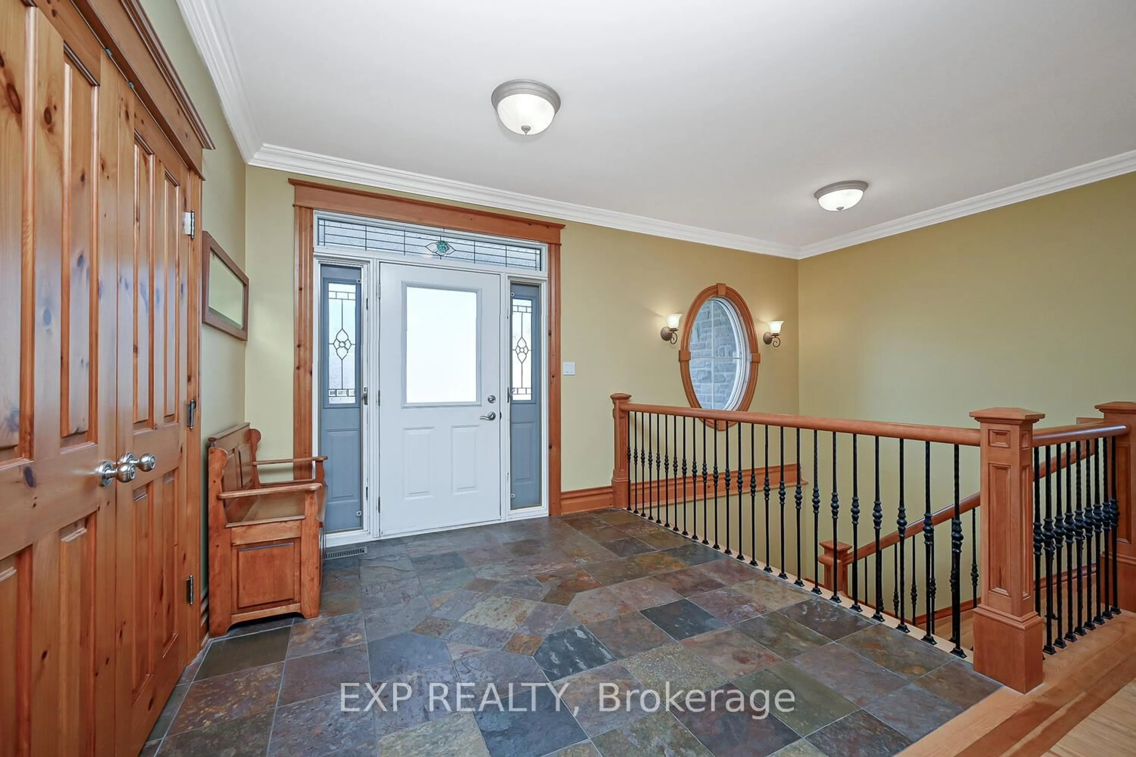 Indoor entryway for 415 Johnston Rd, North Grenville Ontario K0G 1J0