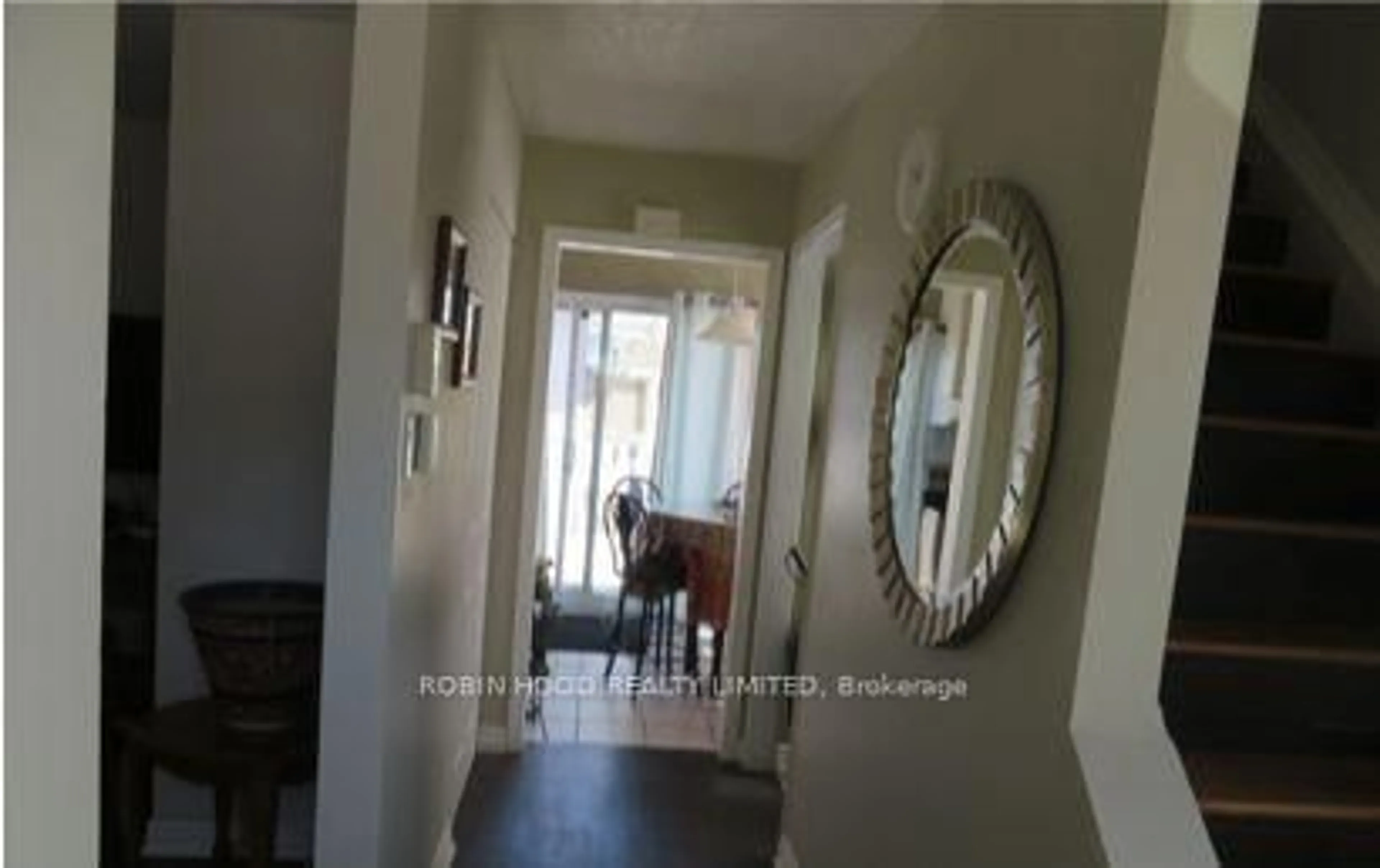 Indoor entryway for 1 Lotus Crt, Ottawa Ontario K1J 8A6