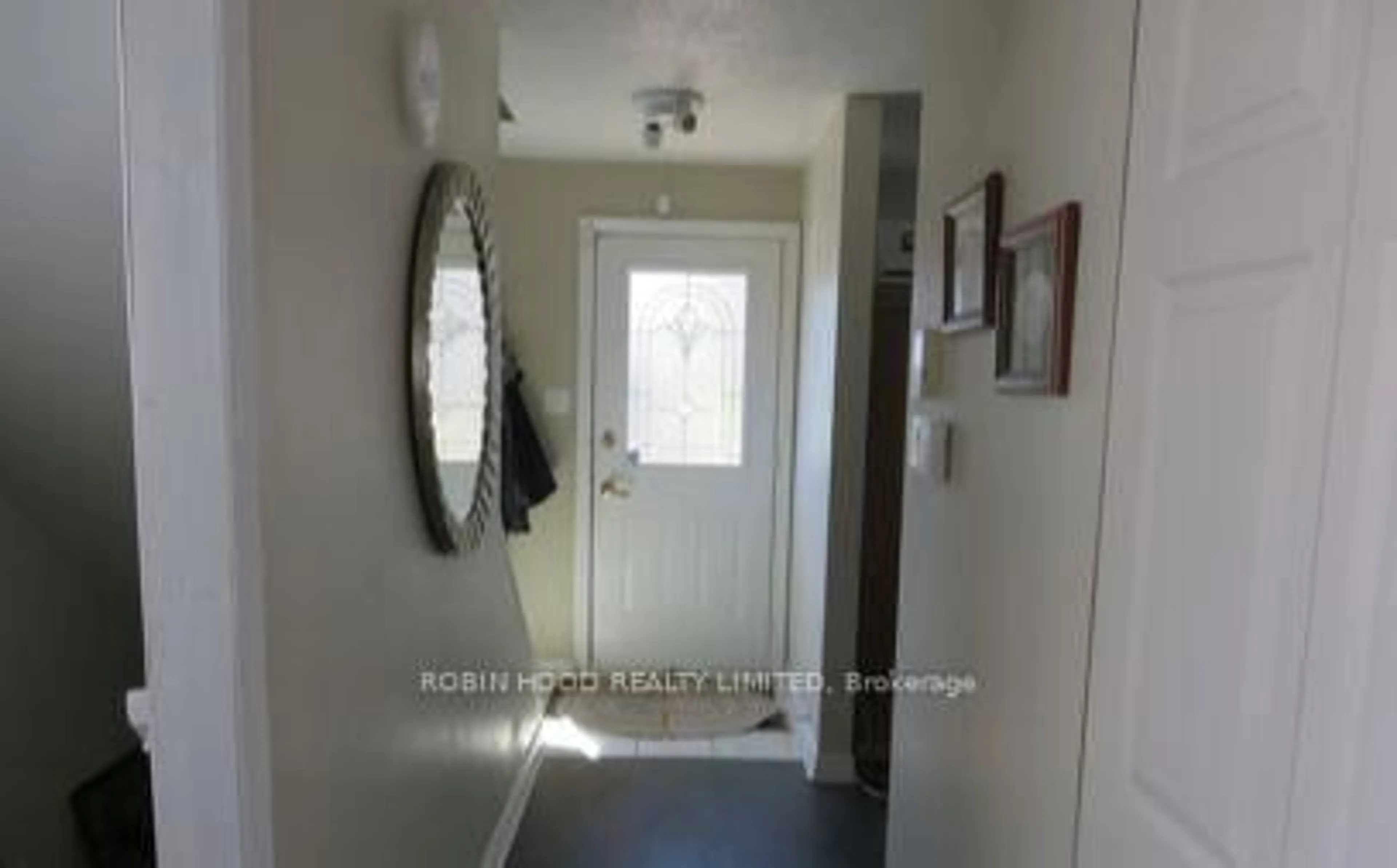 Indoor entryway for 1 Lotus Crt, Ottawa Ontario K1J 8A6