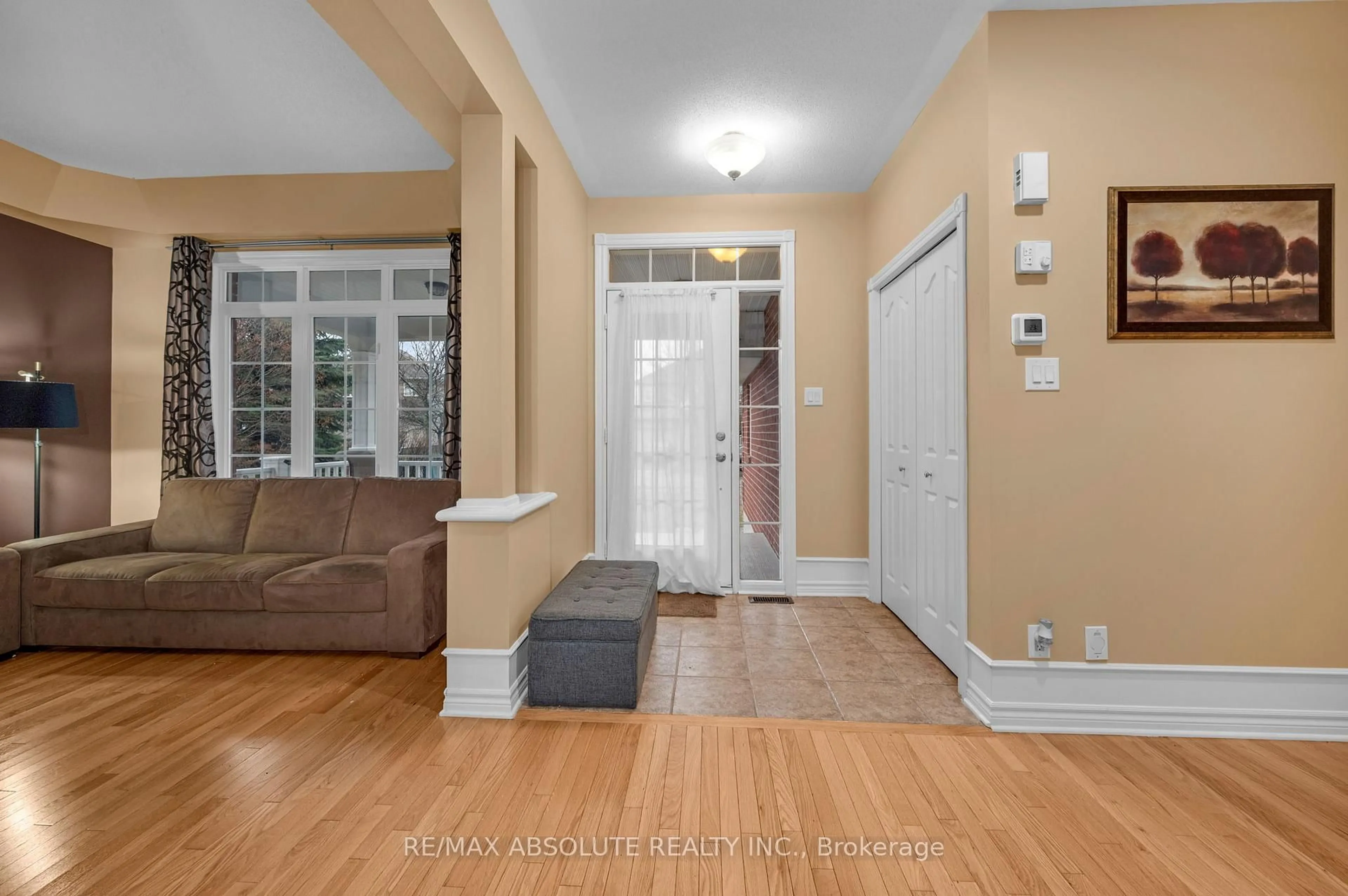 Indoor entryway for 70 Cedar Valley Dr, Kanata Ontario K2M 3A3