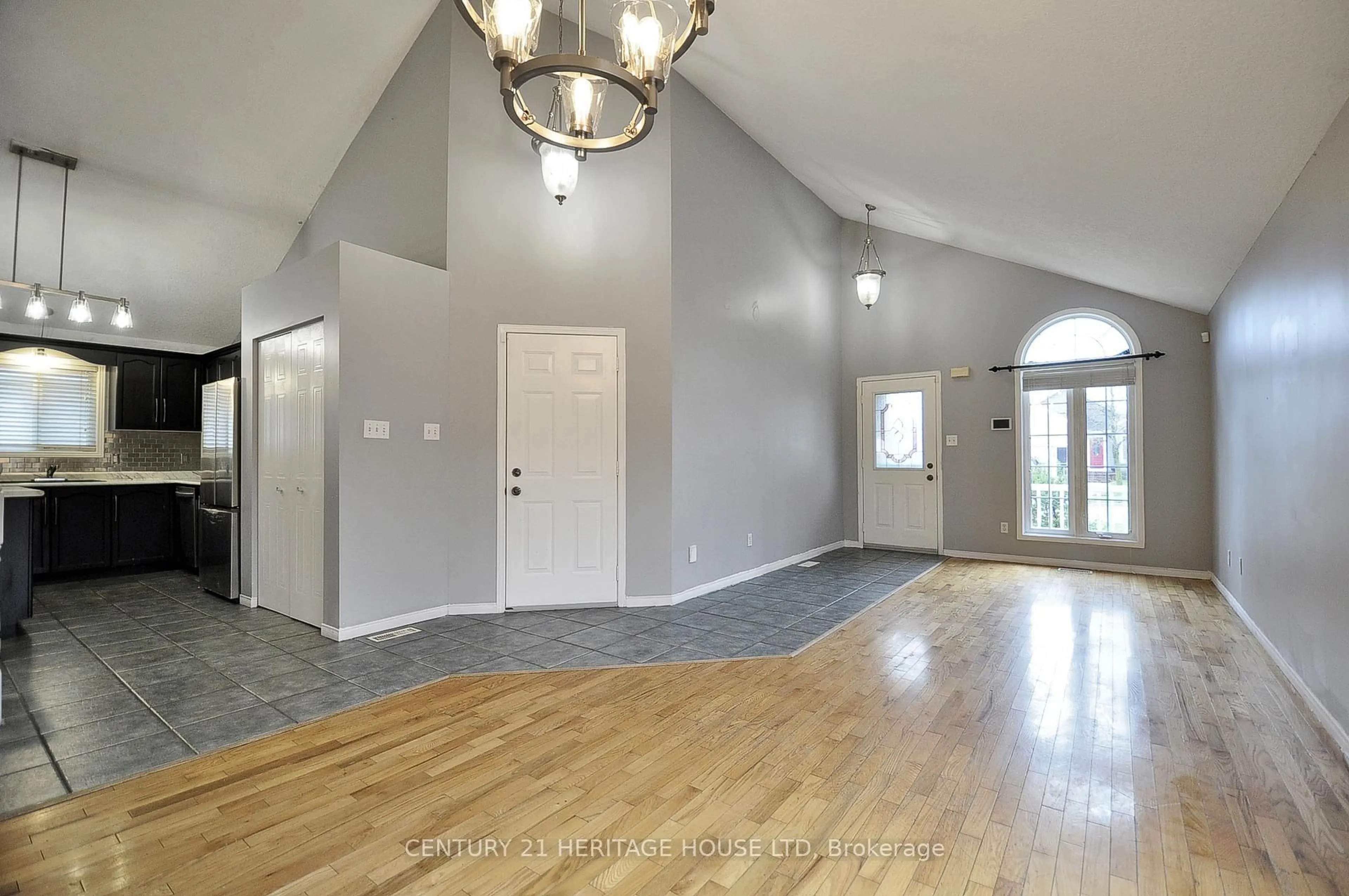 Indoor entryway for 36 Providence Dr, Cambridge Ontario N3H 5P2