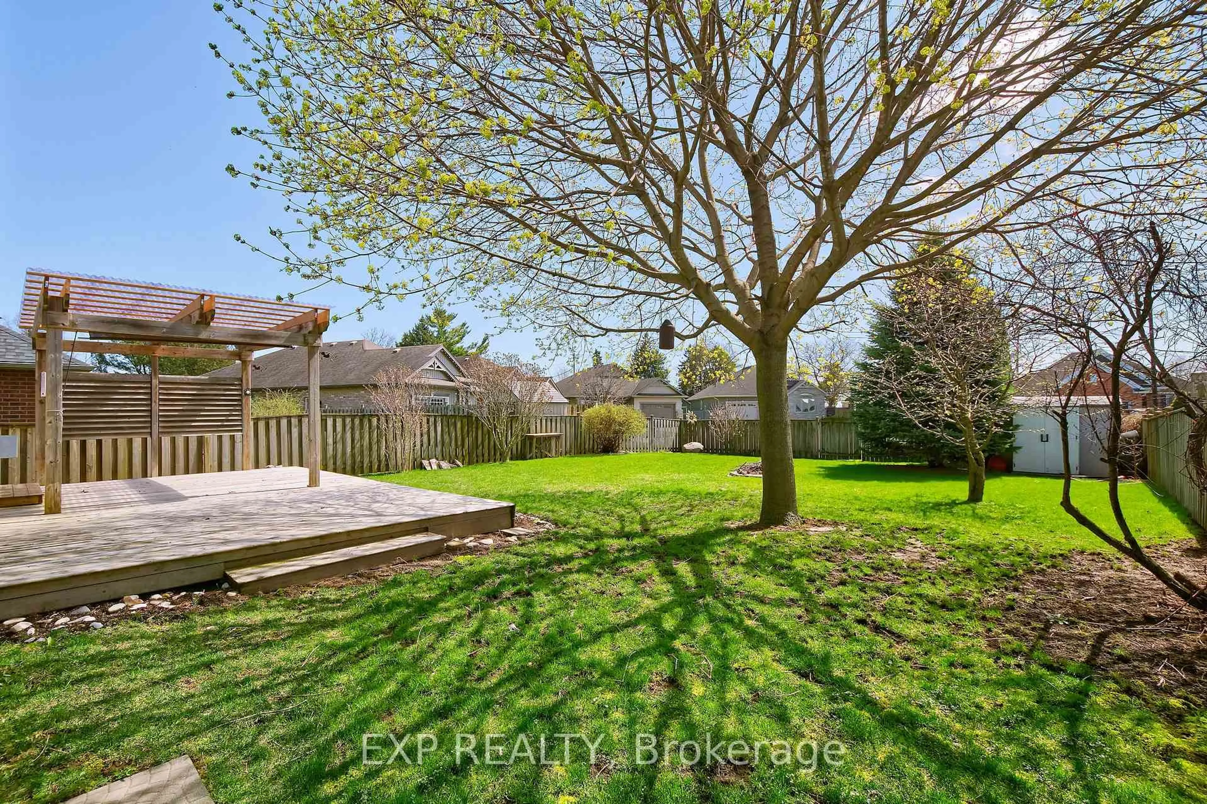 A pic from outside/outdoor area/front of a property/back of a property/a pic from drone, forest/trees view for 54 Treadwell St, Aylmer Ontario N5H 3J5