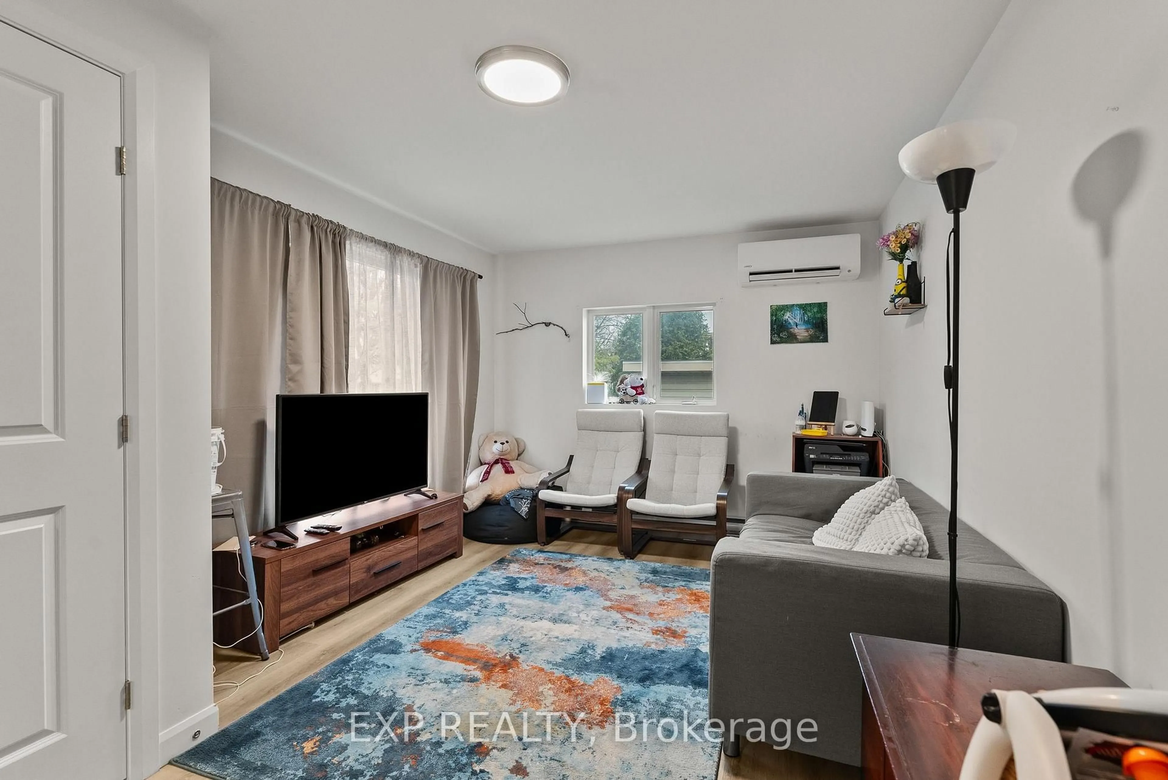 Living room with furniture, unknown for 692 Claude St, Ottawa Ontario K1K 2S2