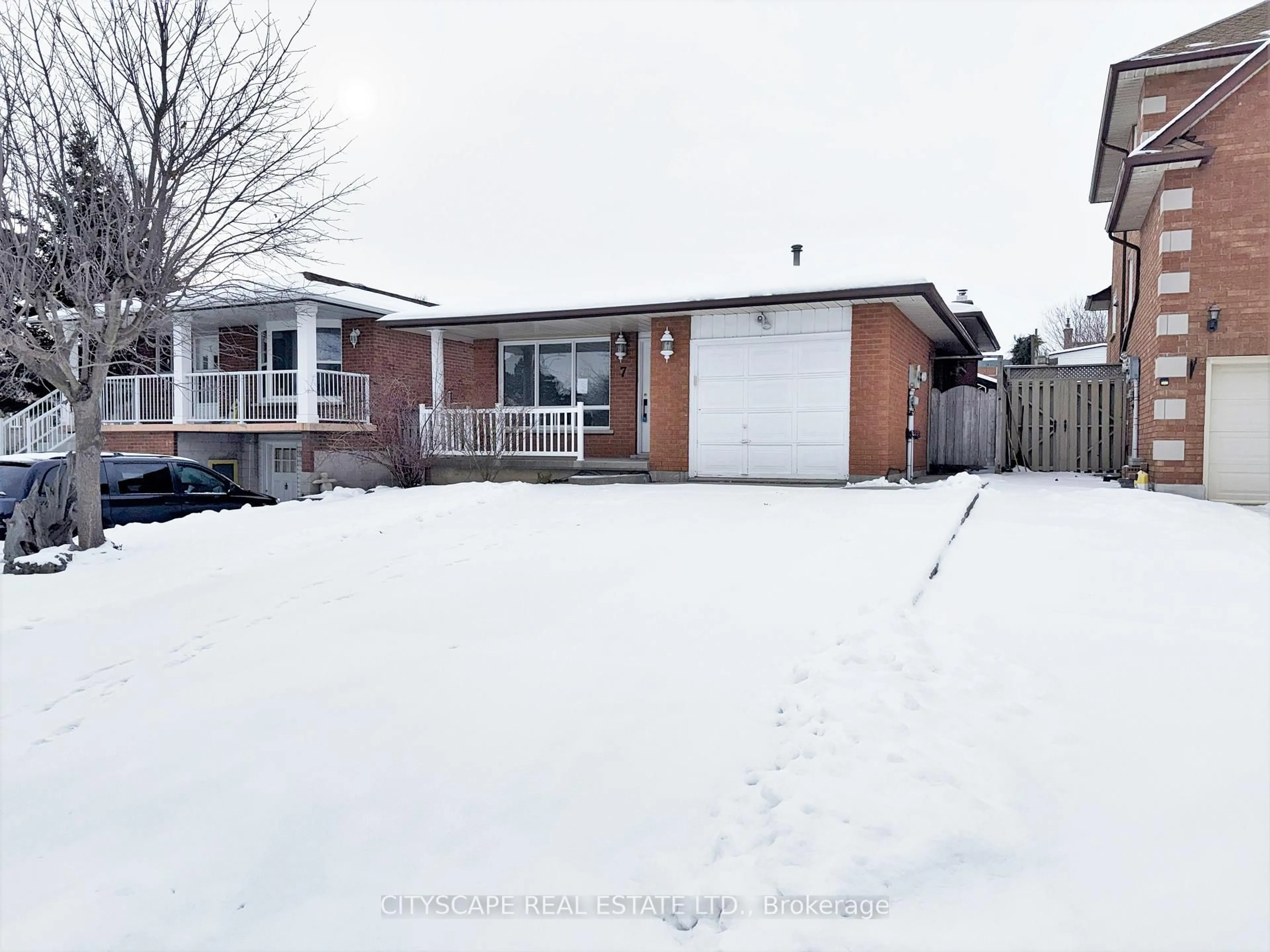 A pic from outside/outdoor area/front of a property/back of a property/a pic from drone, street for 7 Quincy Crt, Hamilton Ontario L8W 2T4