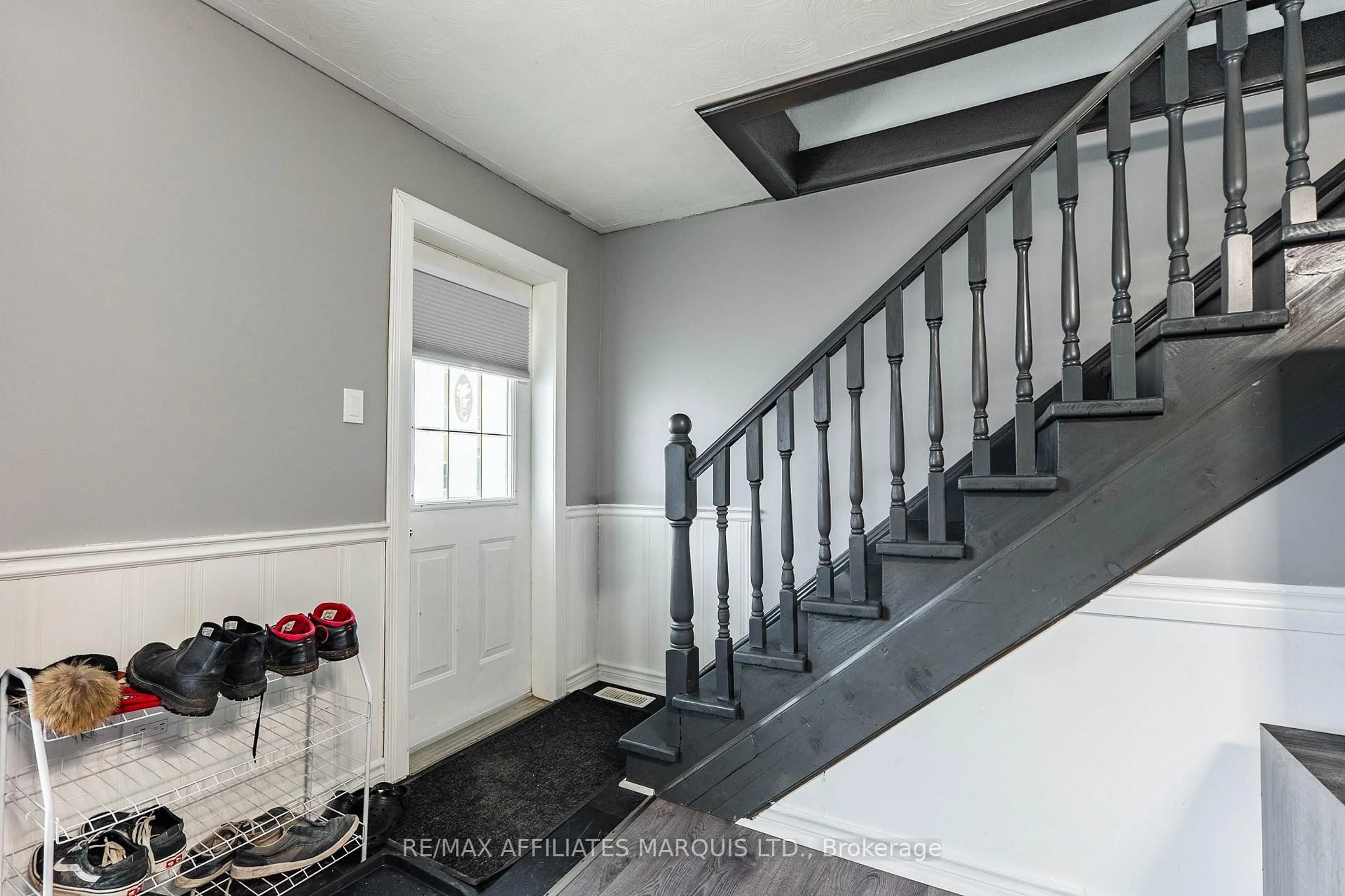 Indoor entryway for 538 Bedford St, Cornwall Ontario K6J 4E1