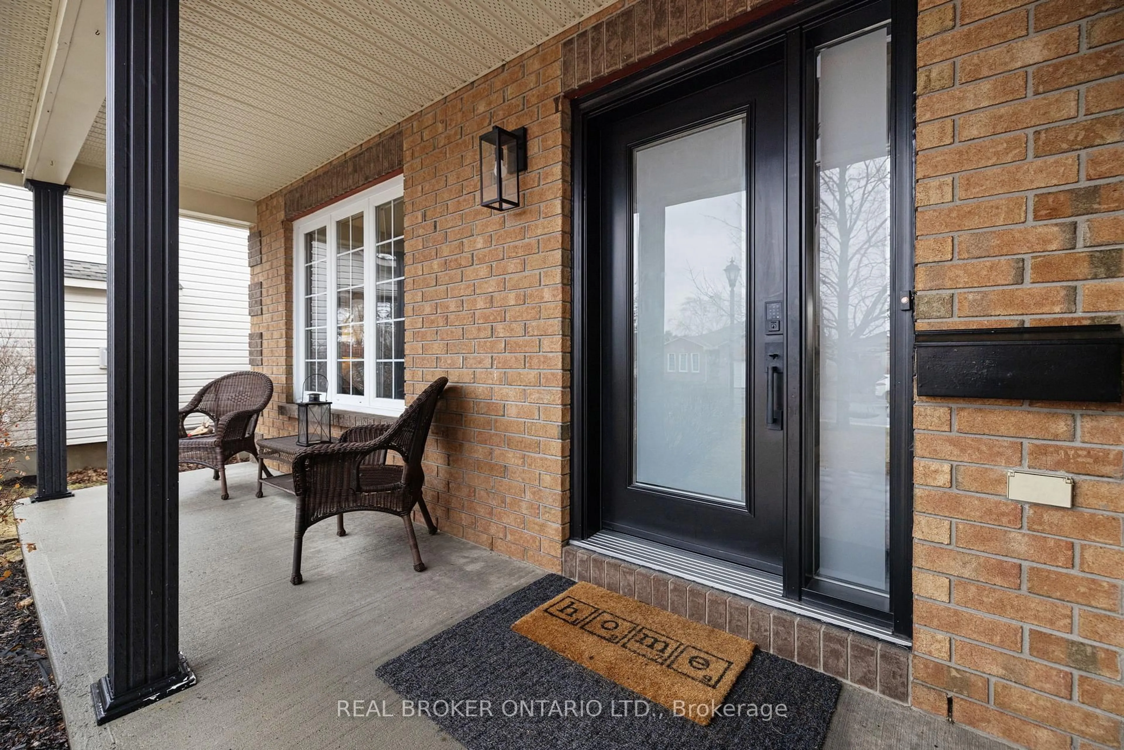 Indoor entryway for 527 Joseph St, Carleton Place Ontario K7C 4T9