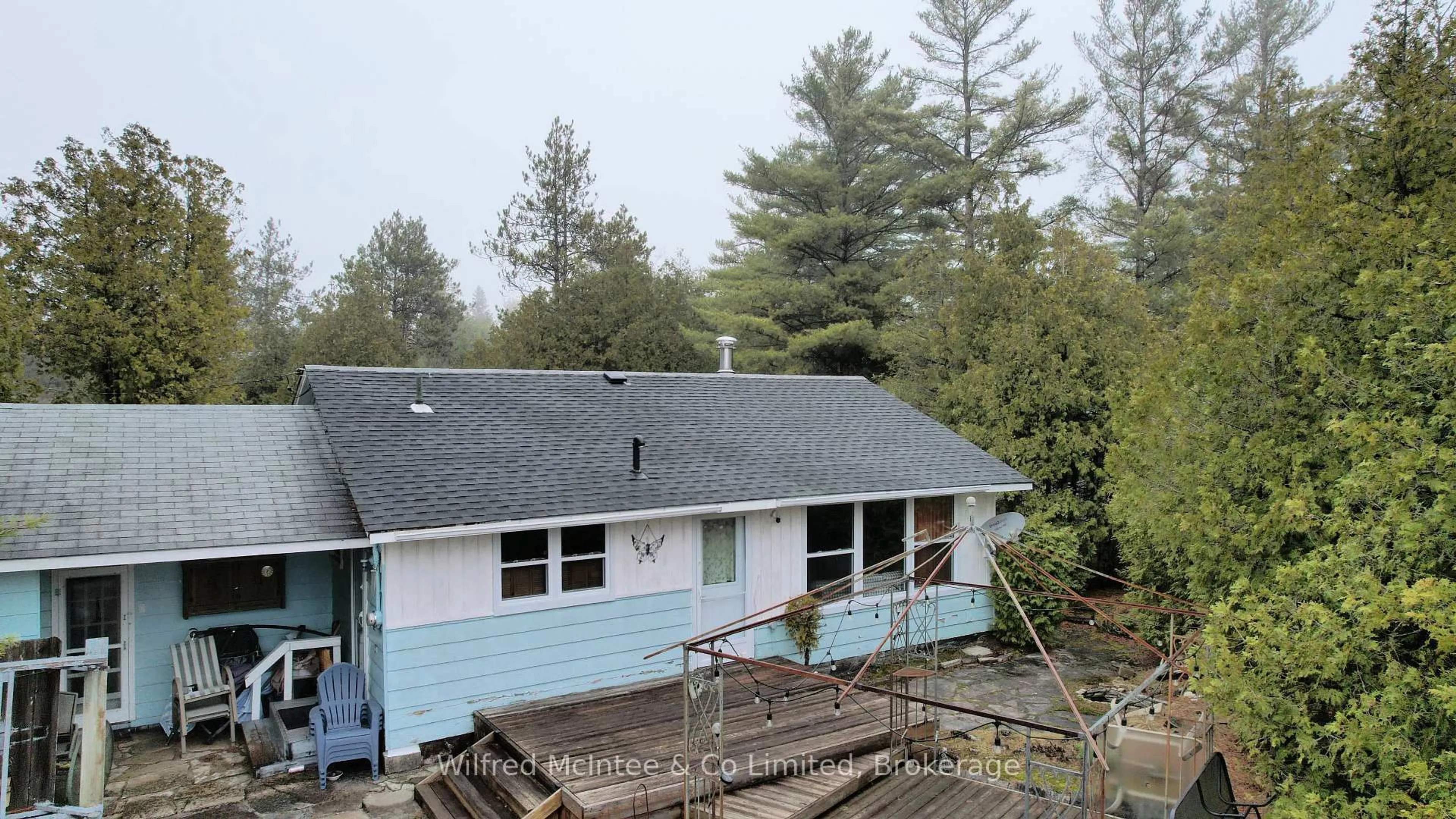 A pic from outside/outdoor area/front of a property/back of a property/a pic from drone, unknown for 47 Sog Je Wa Sa Dr, Native Leased Lands Ontario N0H 2G0