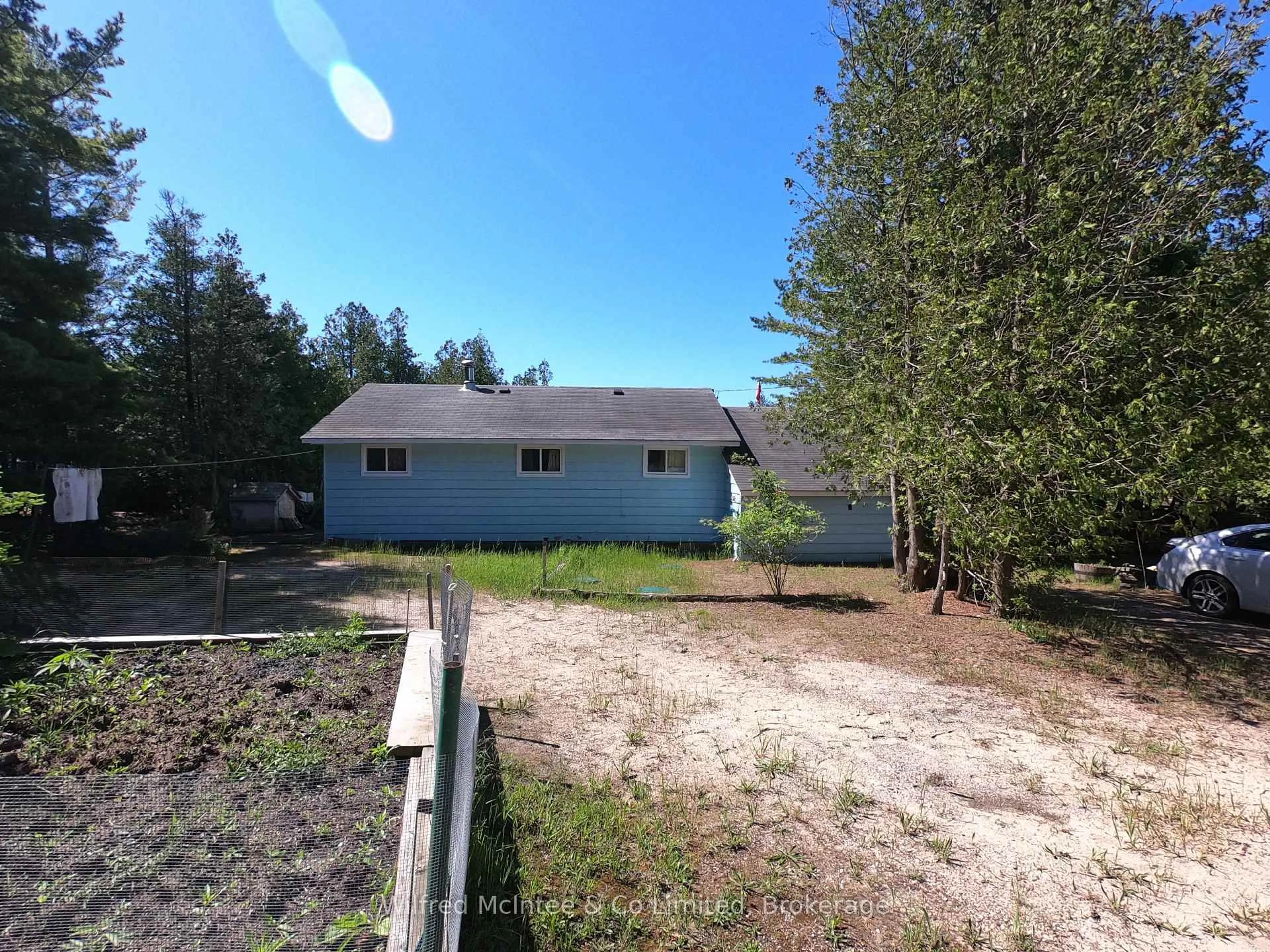 A pic from outside/outdoor area/front of a property/back of a property/a pic from drone, unknown for 47 Sog Je Wa Sa Dr, Native Leased Lands Ontario N0H 2G0