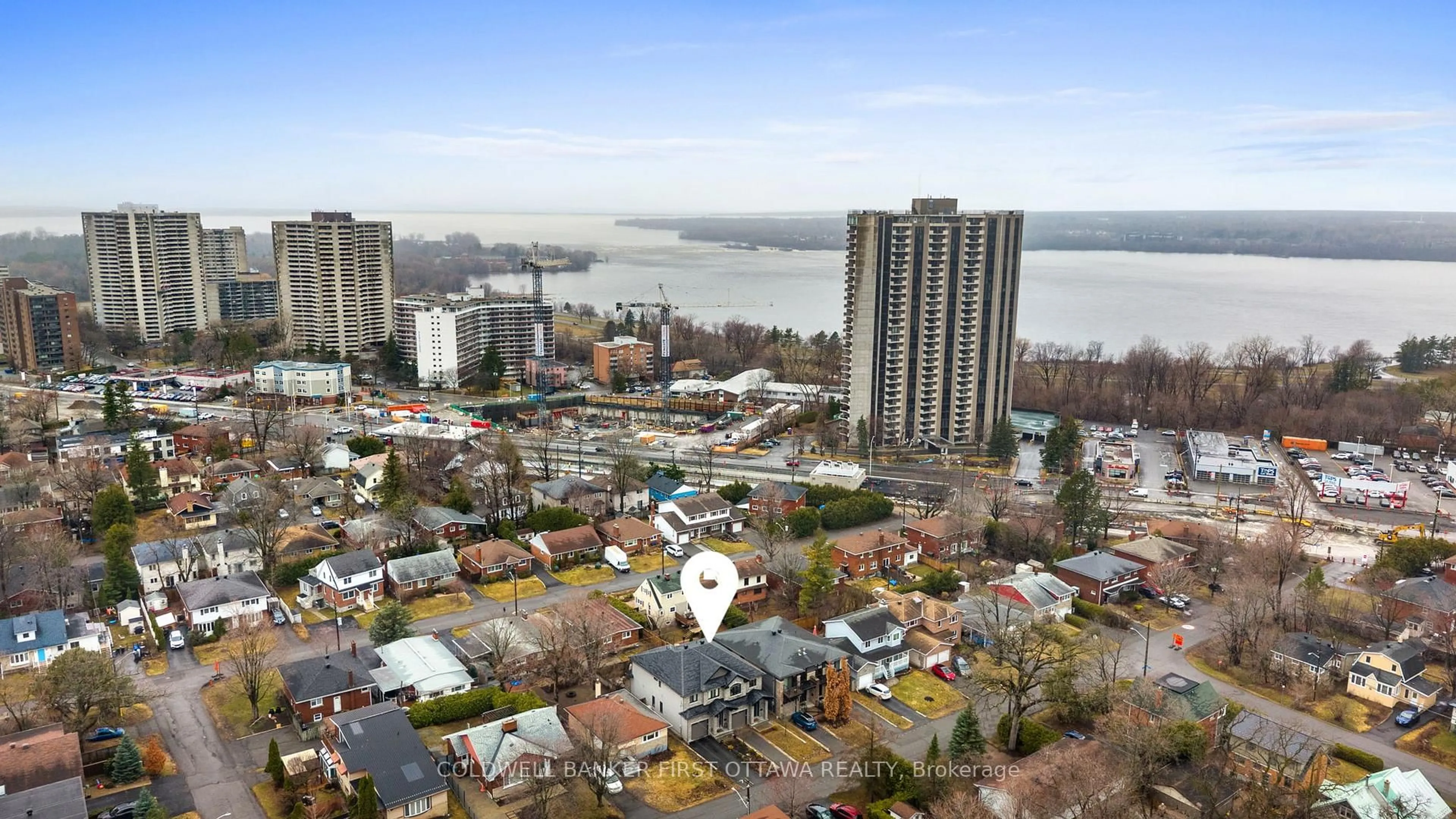 A pic from outside/outdoor area/front of a property/back of a property/a pic from drone, city buildings view from balcony for 206 Ancaster Ave, Ottawa Ontario K2B 5B3