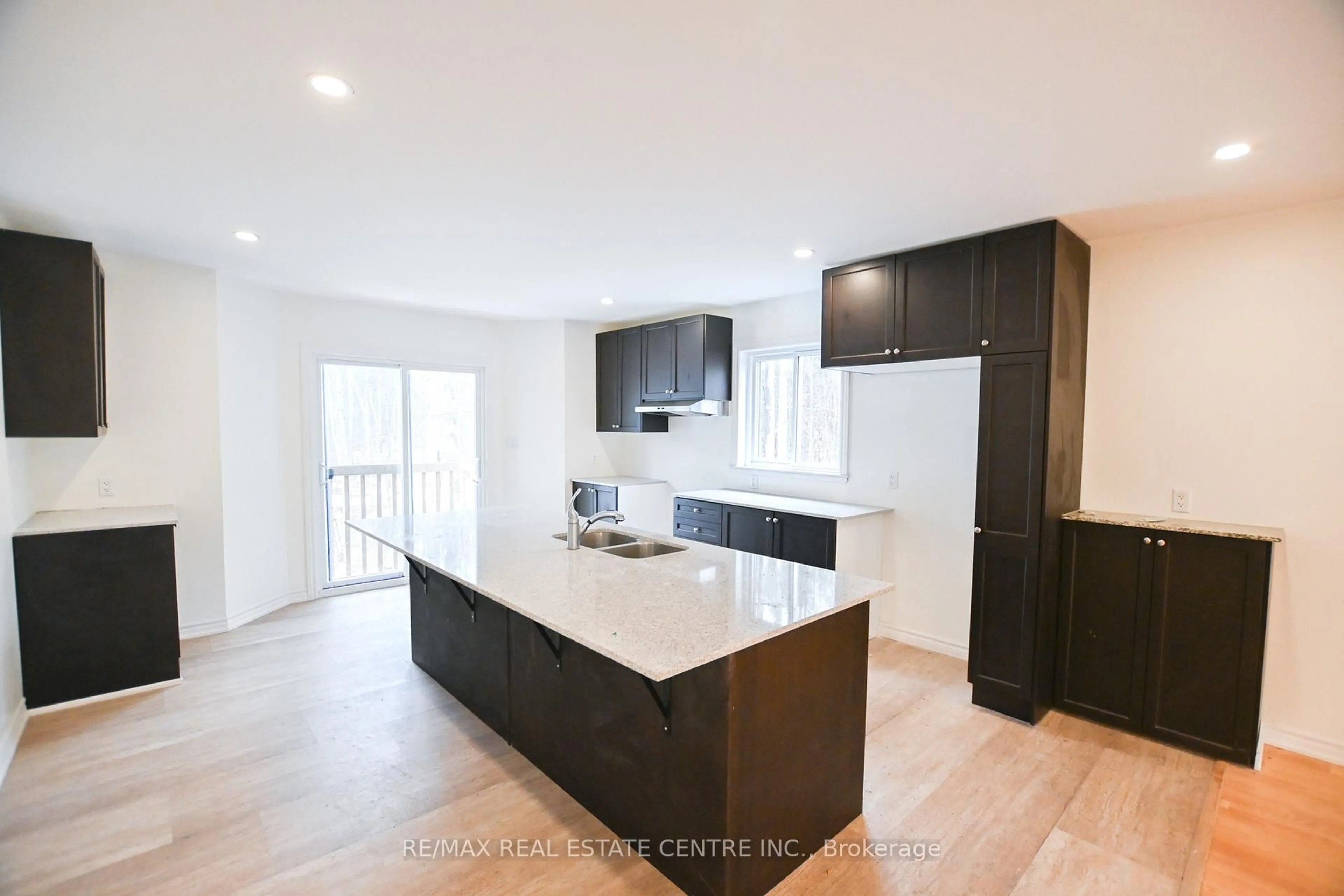 Contemporary kitchen, unknown for 1078 South Kahshe Lake Rd, Gravenhurst Ontario P0E 1G0