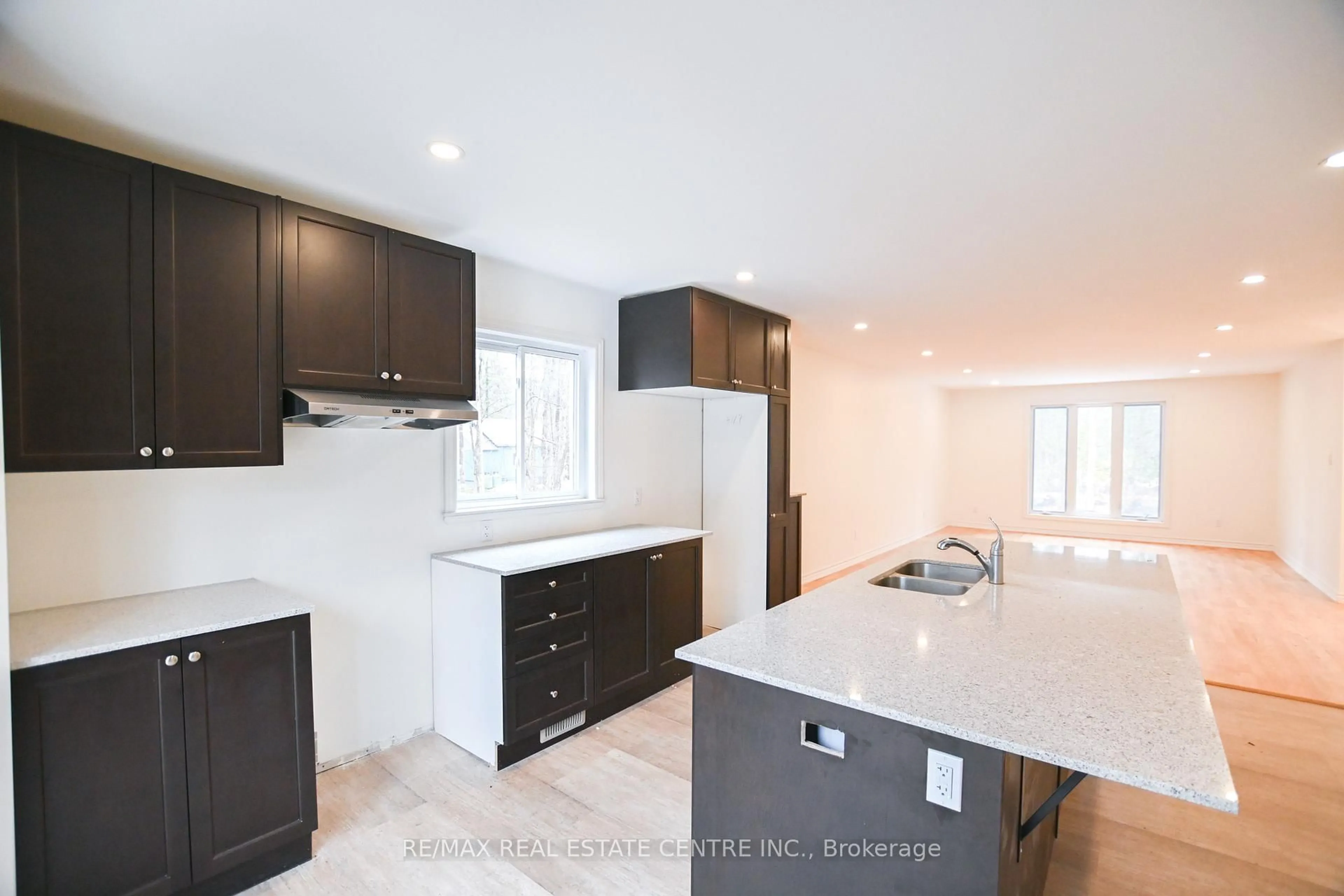 Open concept kitchen, ceramic/tile floor for 1078 South Kahshe Lake Rd, Gravenhurst Ontario P0E 1G0