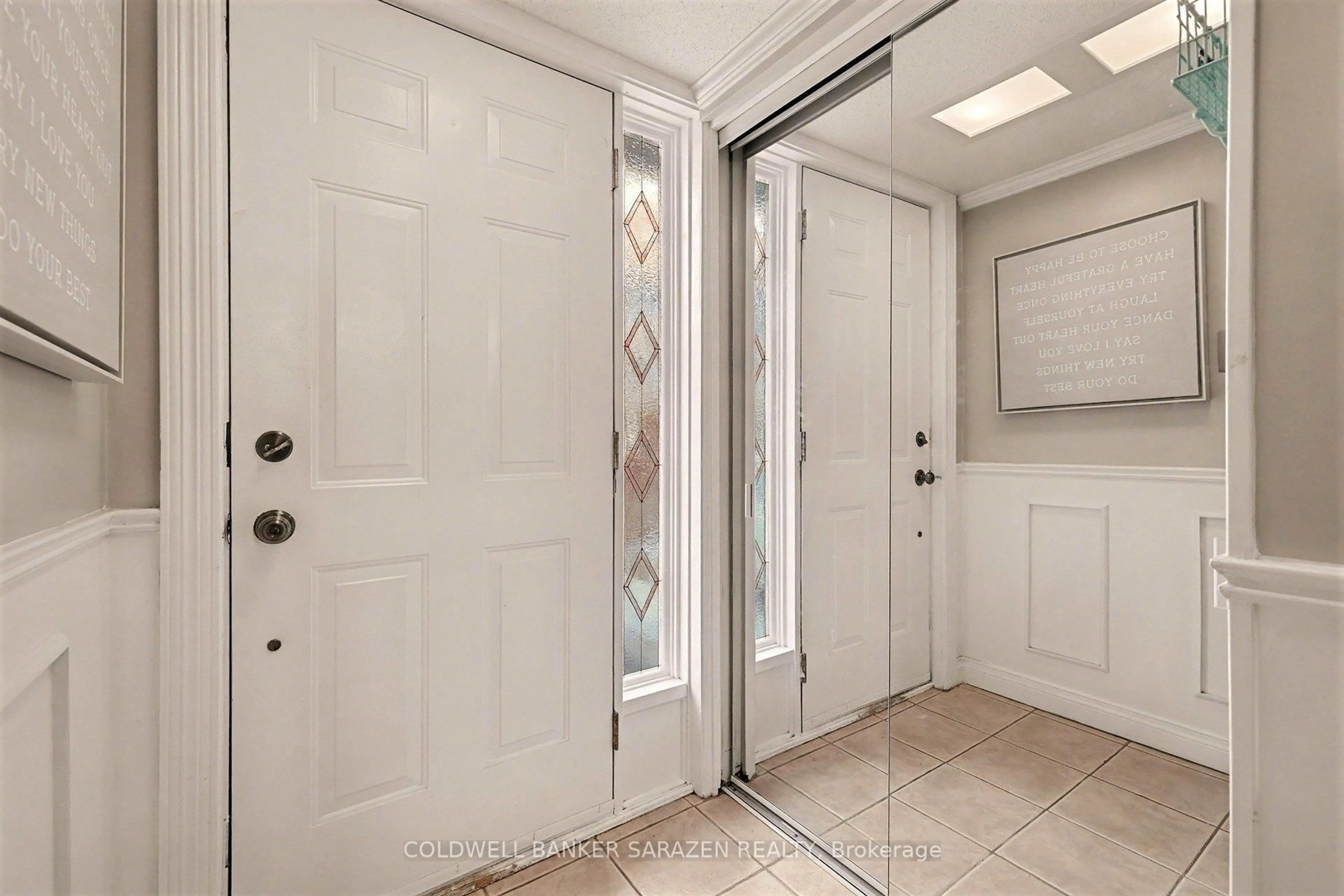 Indoor entryway for 19 Peary Way, Ottawa Ontario K2L 1Z9