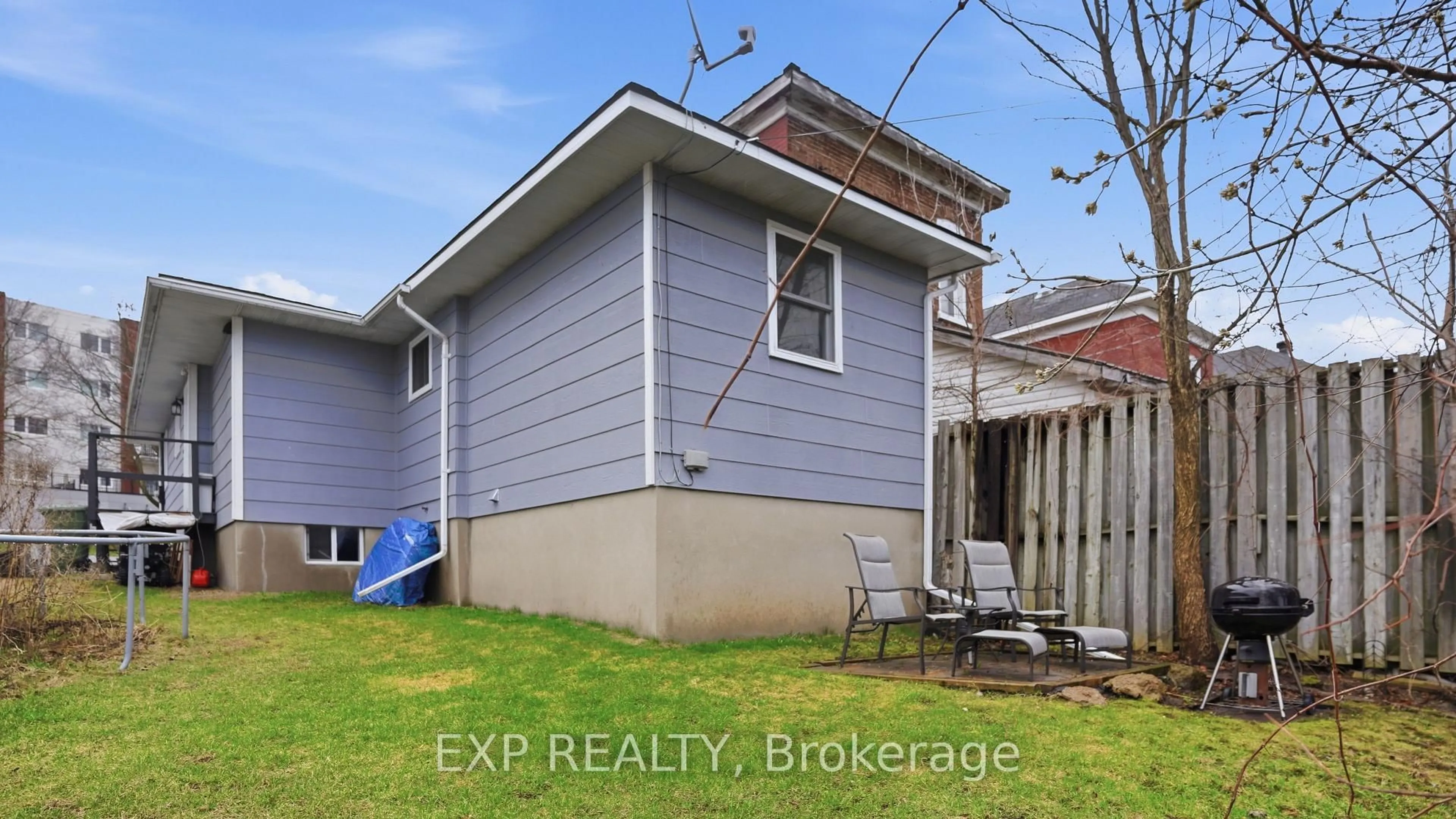 Unknown for 40 Elmsley St, Smiths Falls Ontario K7A 3P6