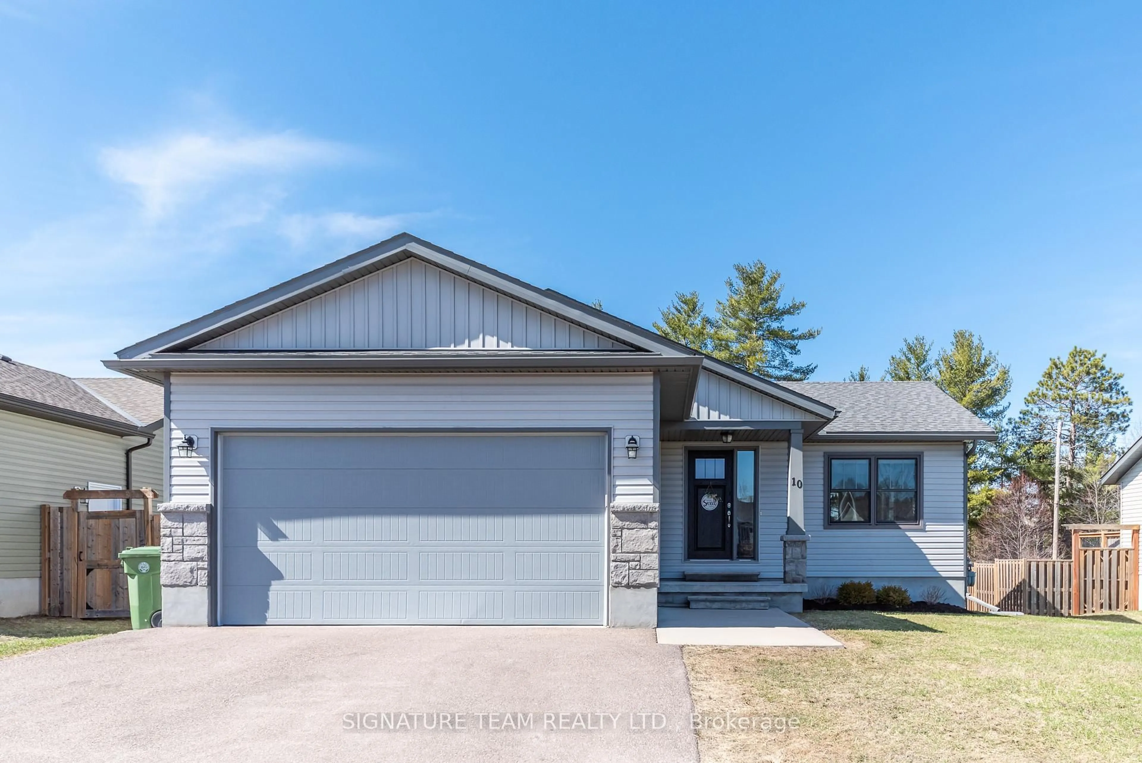 Home with vinyl exterior material, street for 10 Terrance Dr, Petawawa Ontario K8H 0G3