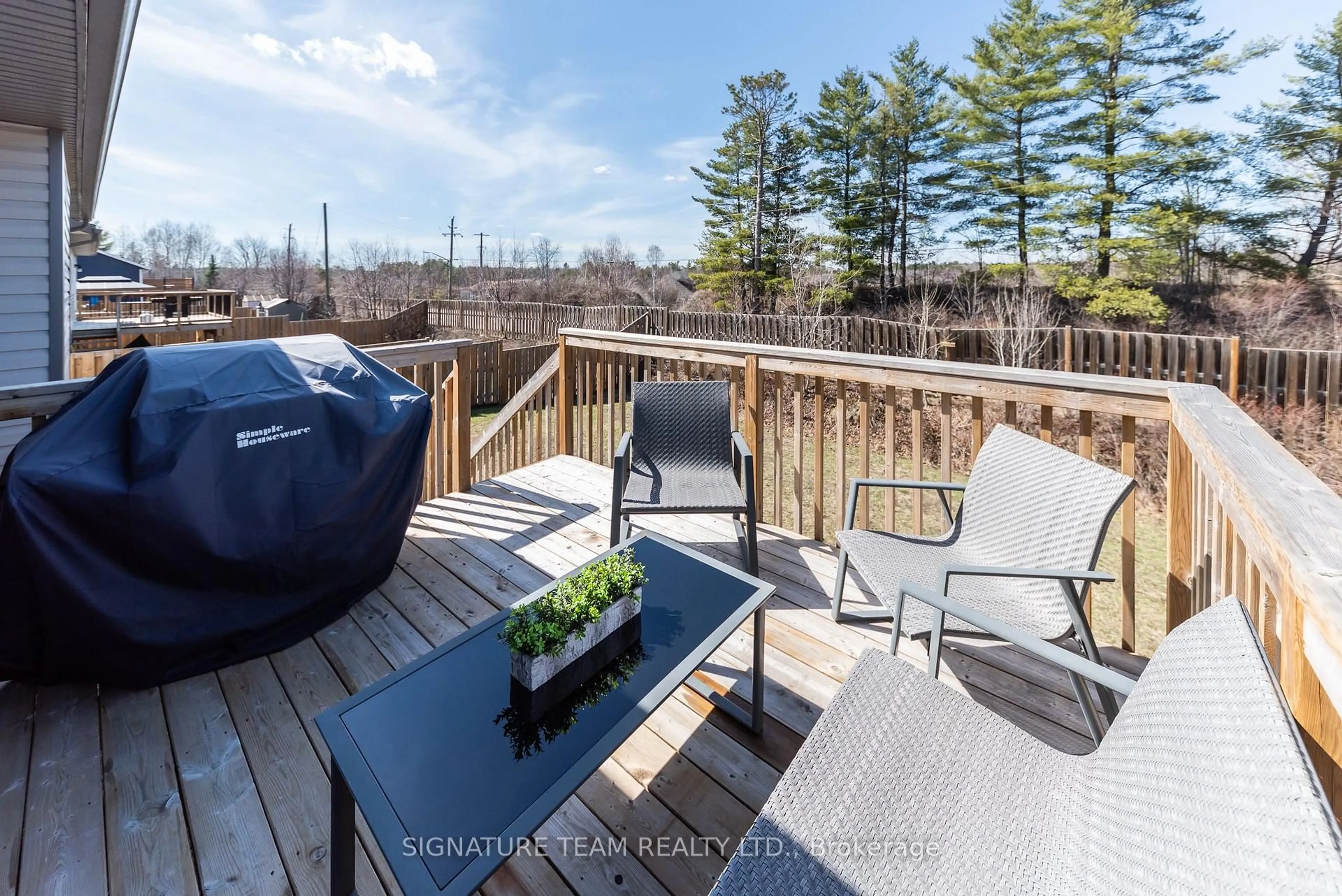 Patio, water/lake/river/ocean view for 10 Terrance Dr, Petawawa Ontario K8H 0G3