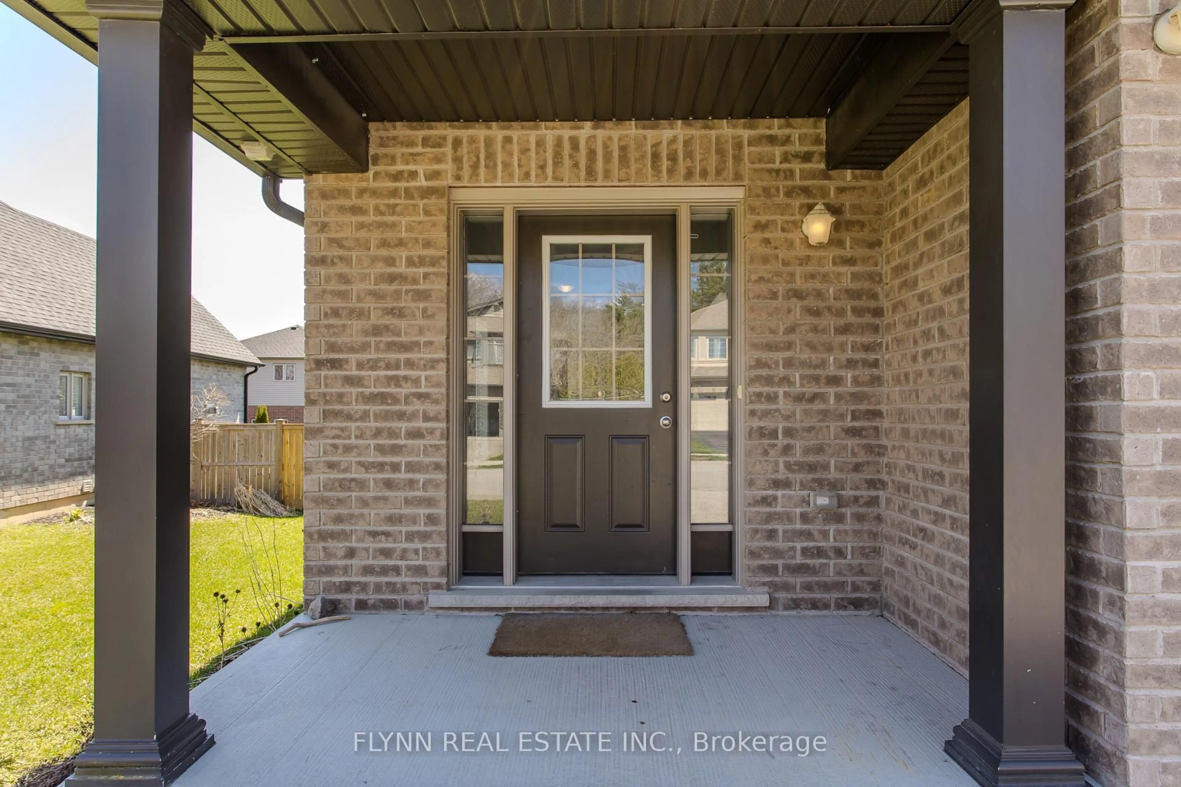 Indoor entryway for 246 Woodway Tr, Norfolk Ontario N3Y 0C7