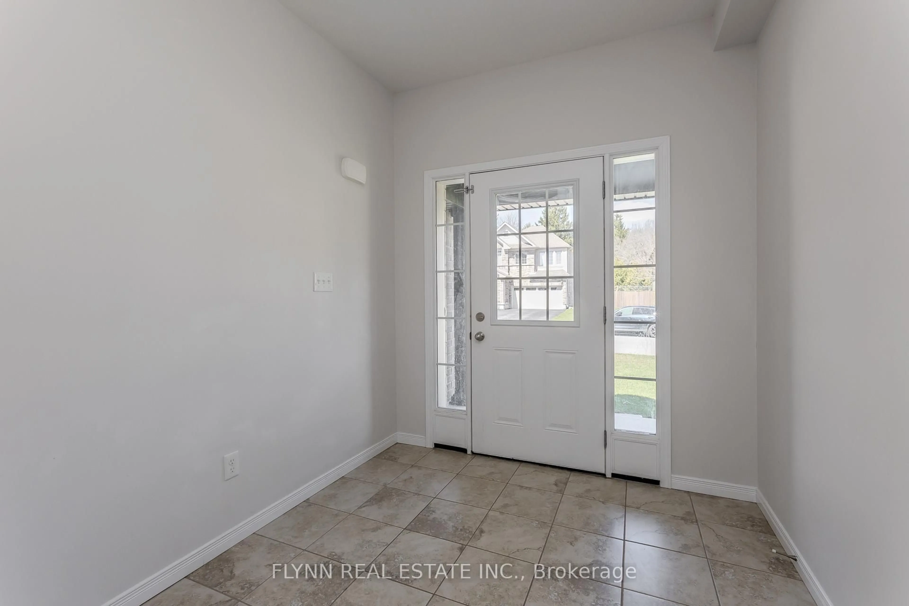 Indoor entryway for 246 Woodway Tr, Norfolk Ontario N3Y 0C7