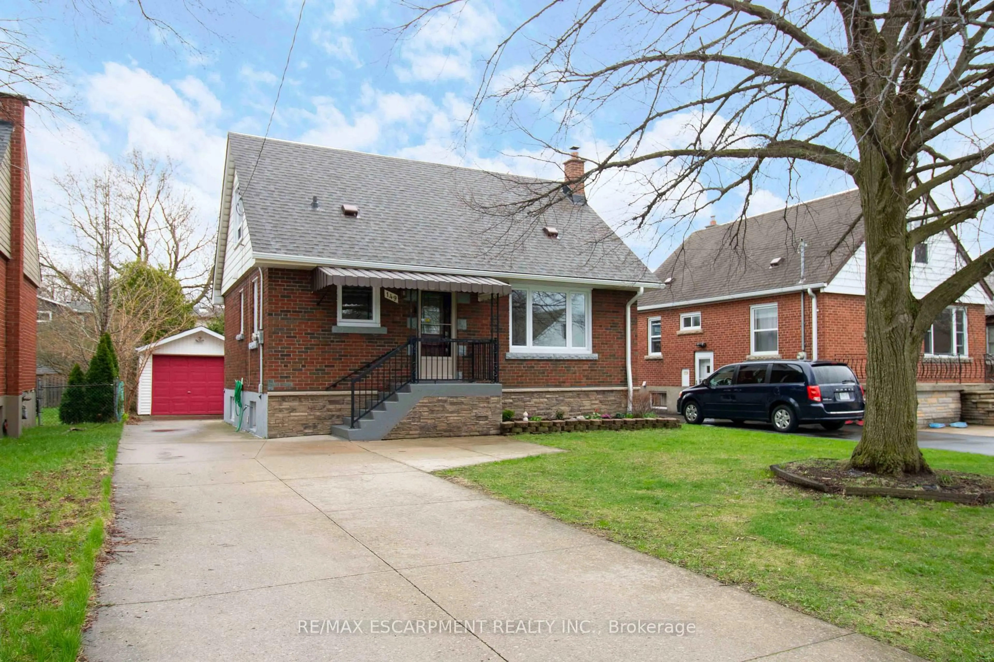 Home with brick exterior material, street for 149 East 34th St, Hamilton Ontario L8V 3W7