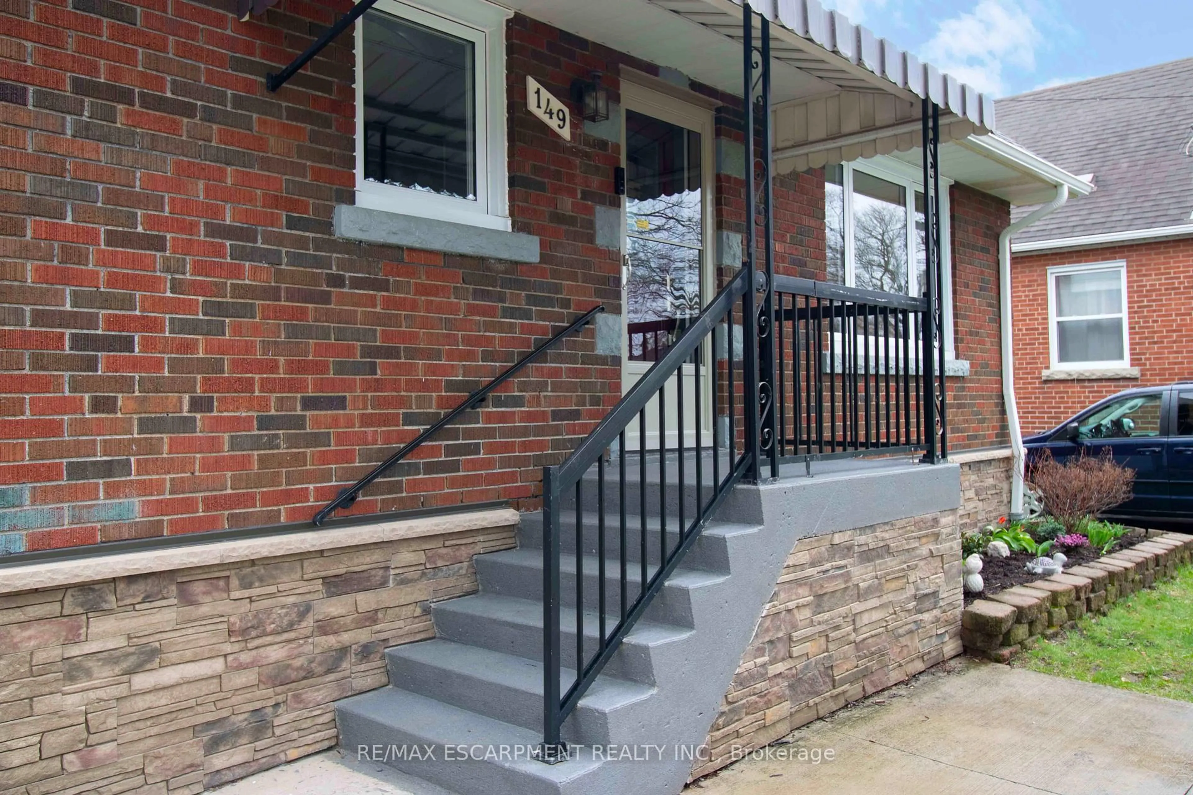 Stairs for 149 East 34th St, Hamilton Ontario L8V 3W7