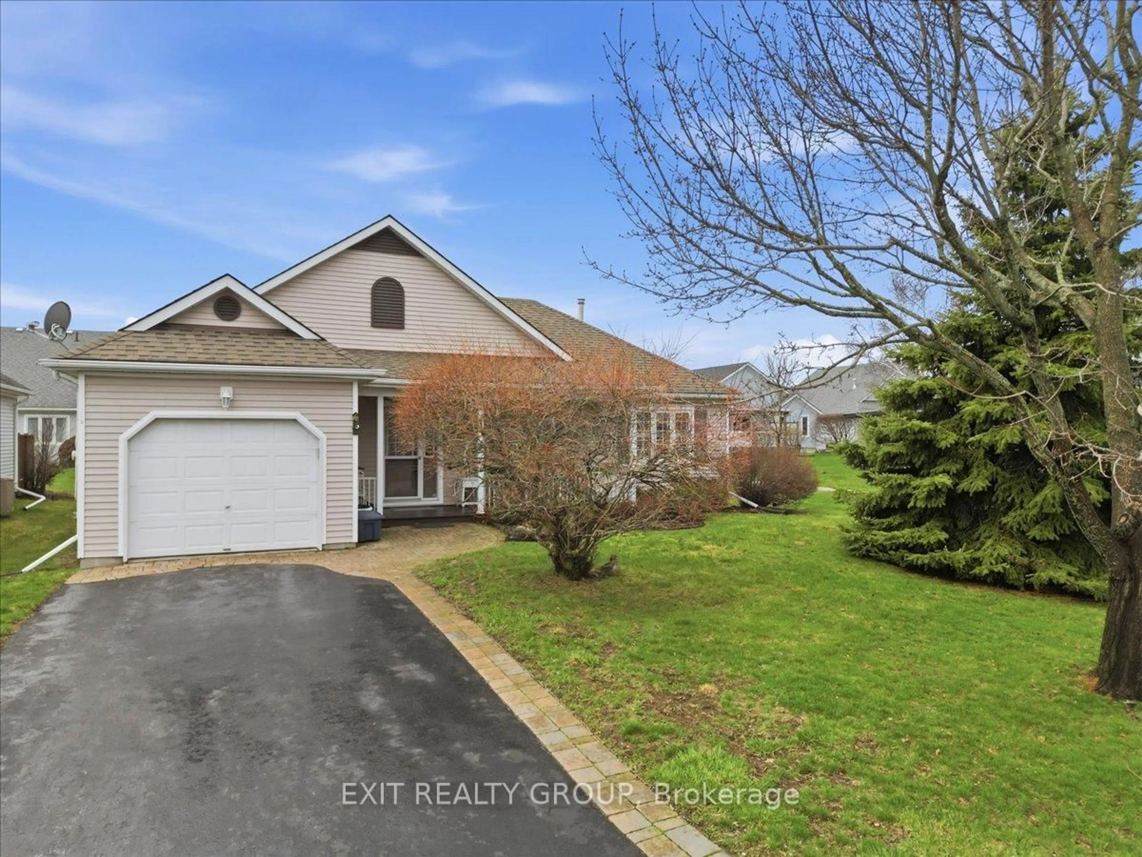 A pic from outside/outdoor area/front of a property/back of a property/a pic from drone, street for 26 Lockwood Dr, Brighton Ontario K0K 1H0