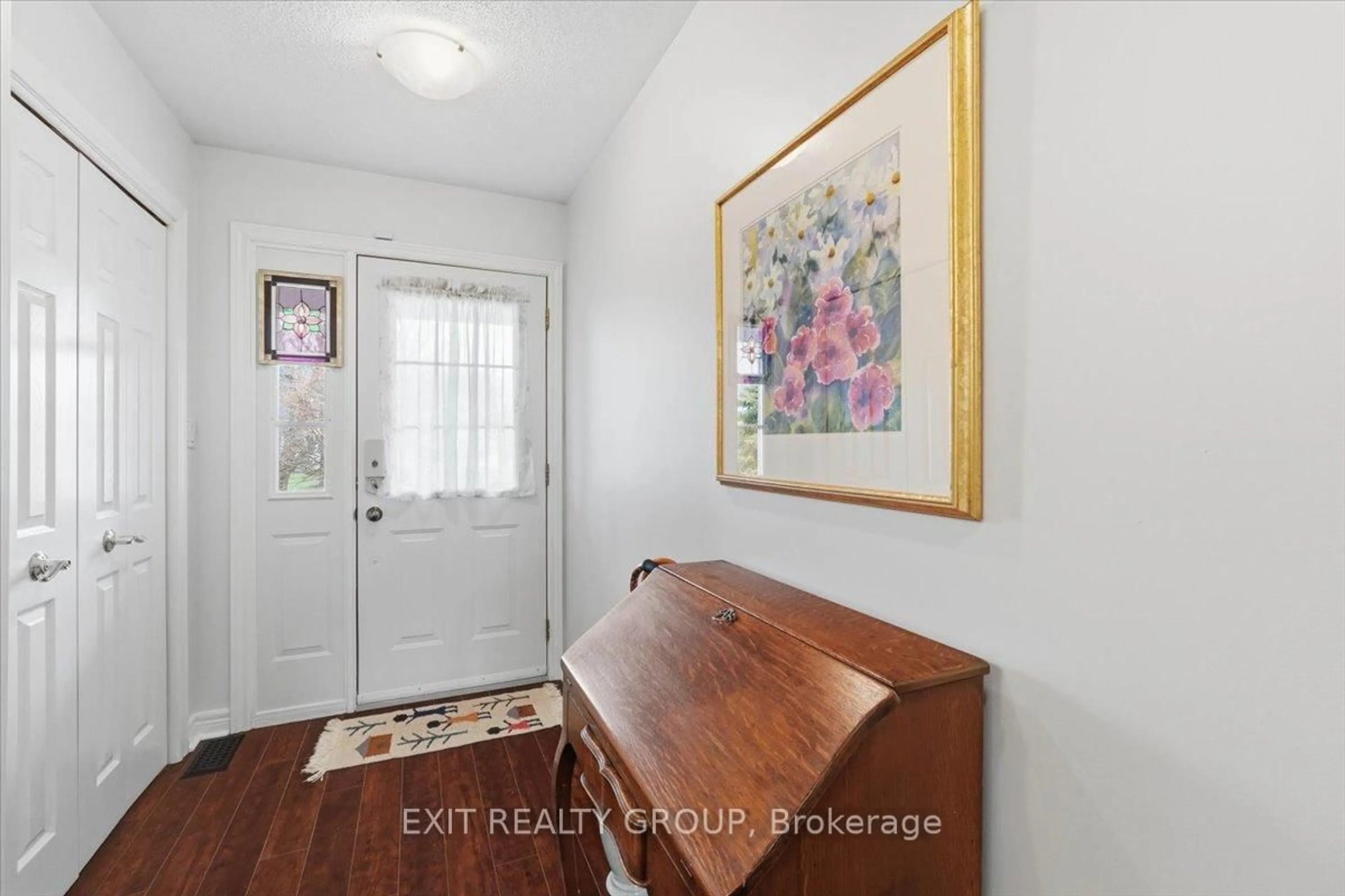 Indoor entryway for 26 Lockwood Dr, Brighton Ontario K0K 1H0