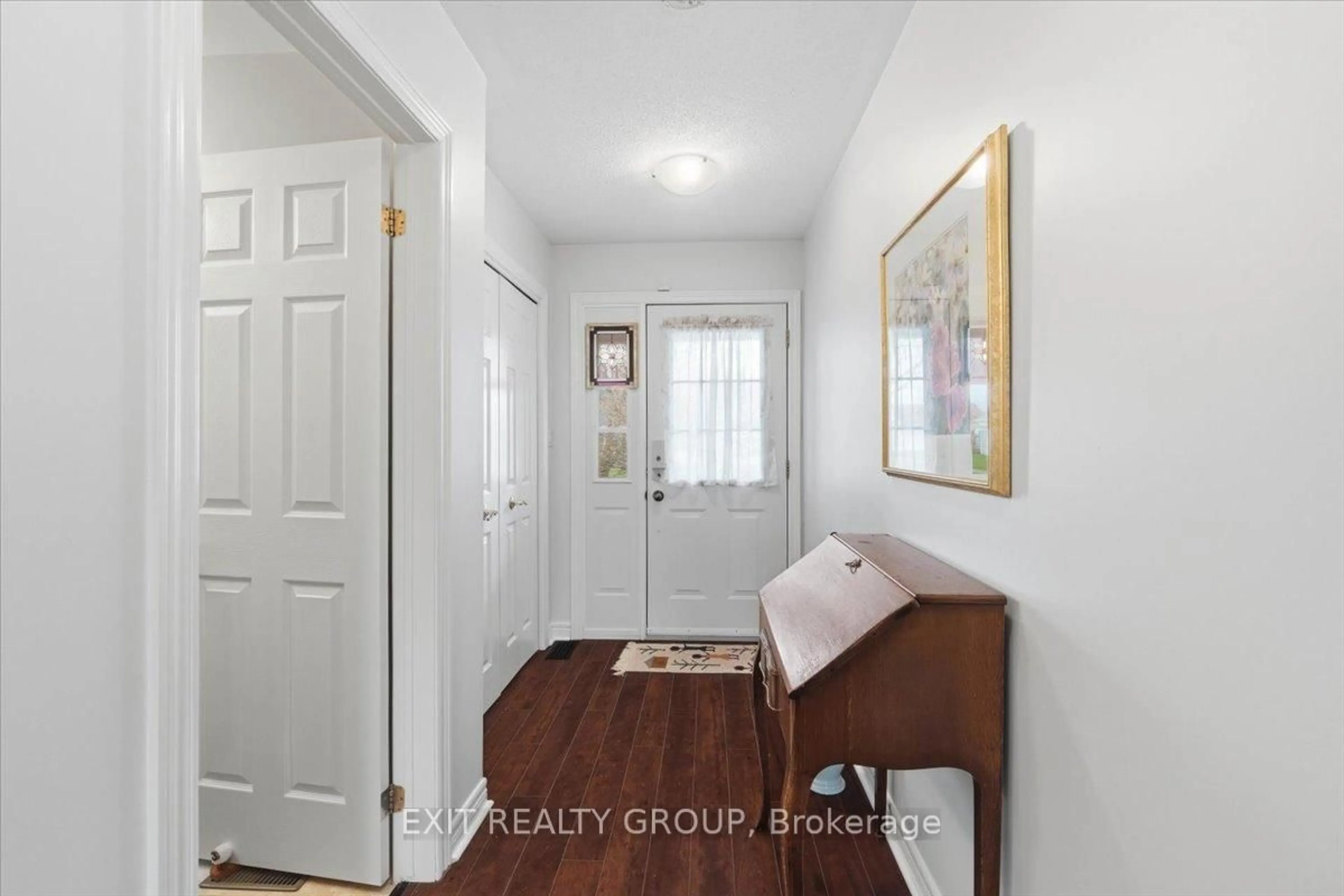 Indoor entryway for 26 Lockwood Dr, Brighton Ontario K0K 1H0