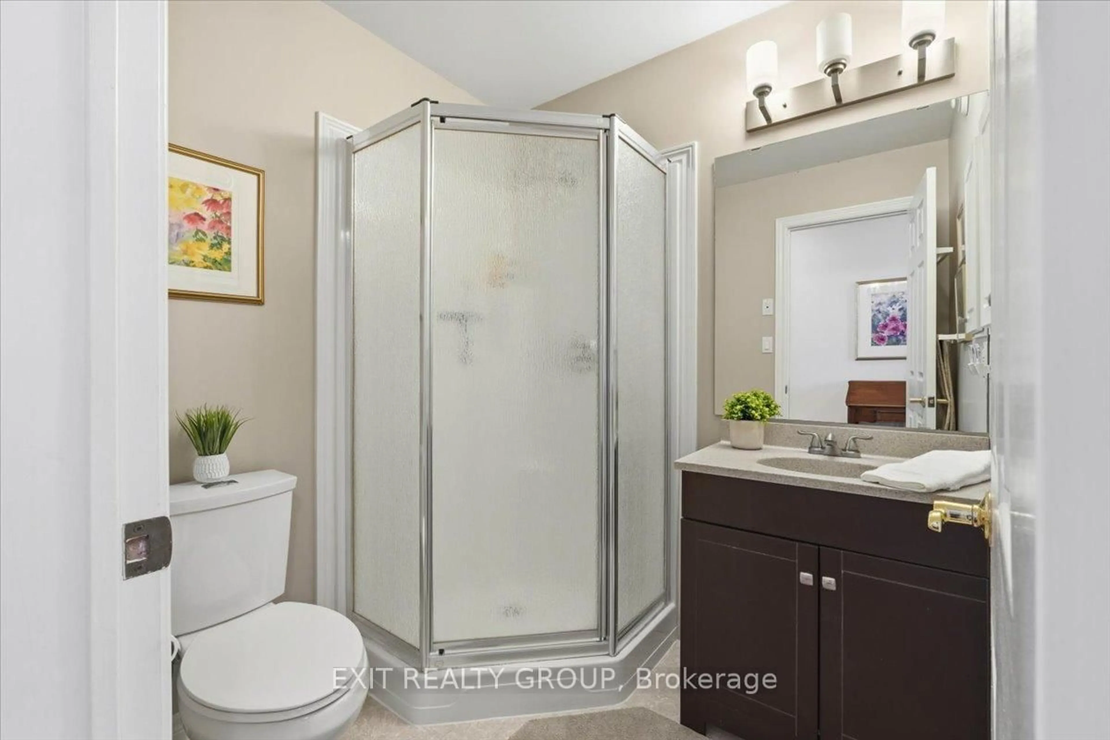 Standard bathroom, ceramic/tile floor for 26 Lockwood Dr, Brighton Ontario K0K 1H0