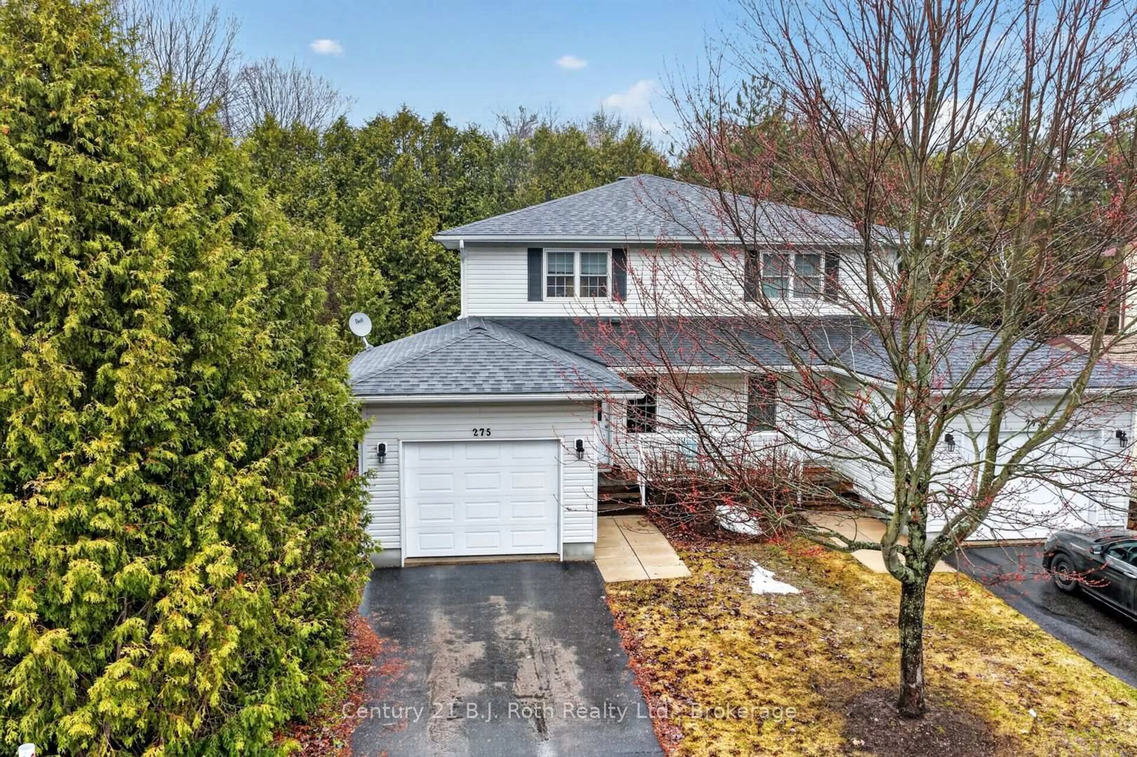 A pic from outside/outdoor area/front of a property/back of a property/a pic from drone, street for 275 Hiram St, Bracebridge Ontario P1L 1R7